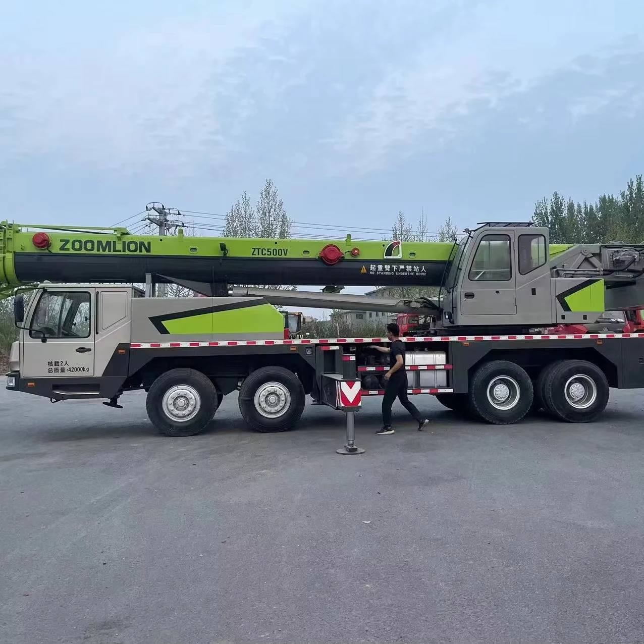 Liebherr 55 тонн гидравлический автокран ZTC550V Подержанный с двигателем ISUZU и насосом HANGFA Максимальная грузоподъемность 25