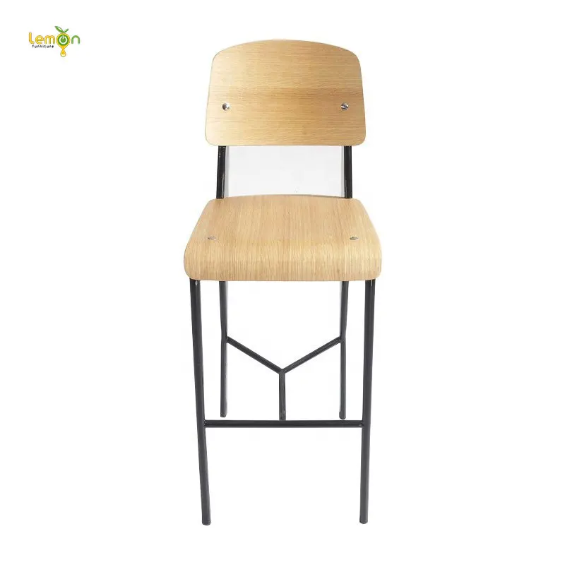 Современные стулья из фанеры с металлической