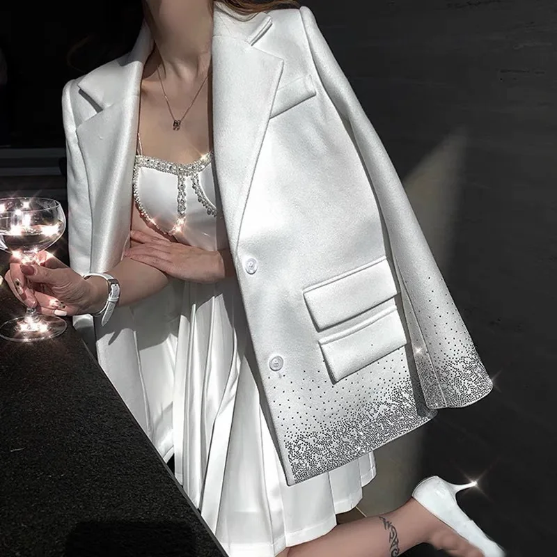 Новинка, дропшиппинг, высококачественный модный и элегантный комплект из двух предметов, белый блейзер со стразами и плиссированная юбка, комплект для женщин