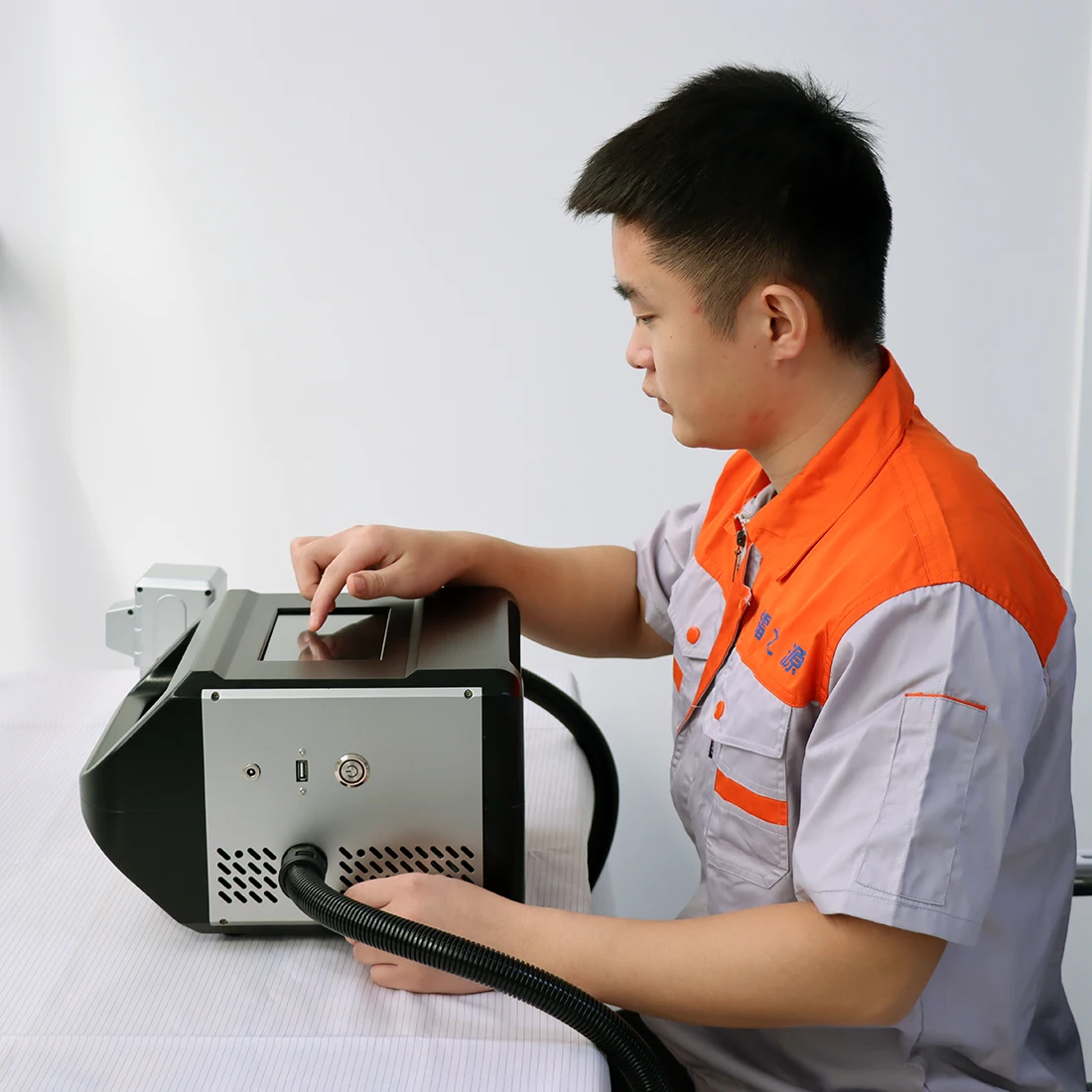 New Design Handheld Lazer Engraving Pigeon Ring Tyre LOGO Fiber Laser Marking Machine