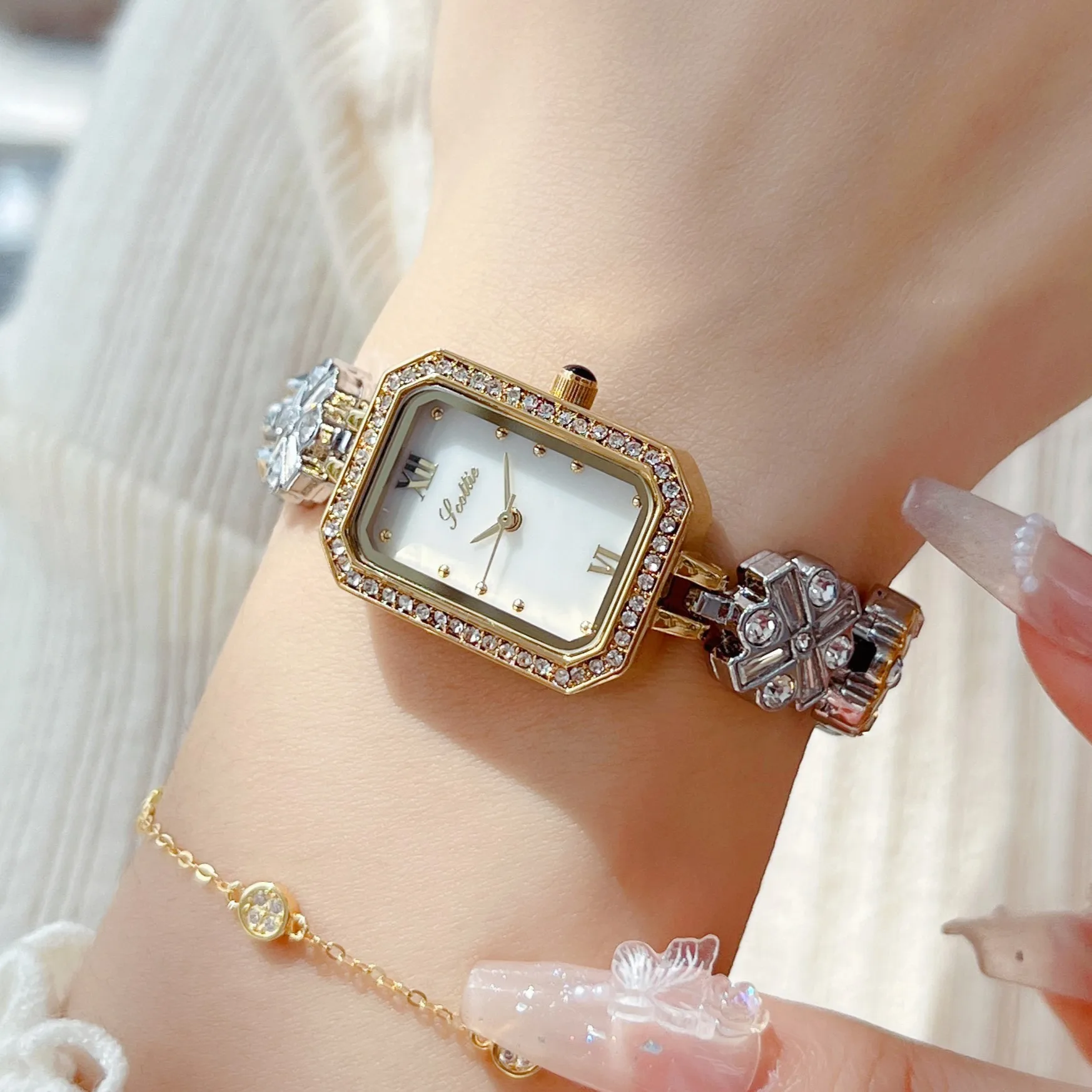 Scottie 9669 Ladies Quartz Wristwatch with Elegant Luxury Custom Bracelet Strap New Arrival Mossainte Dial and Band Design