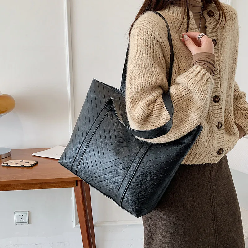 Womens shopper bag with zipper PU leather tote bags for women Factory wholesale vietnam embroidered handbags