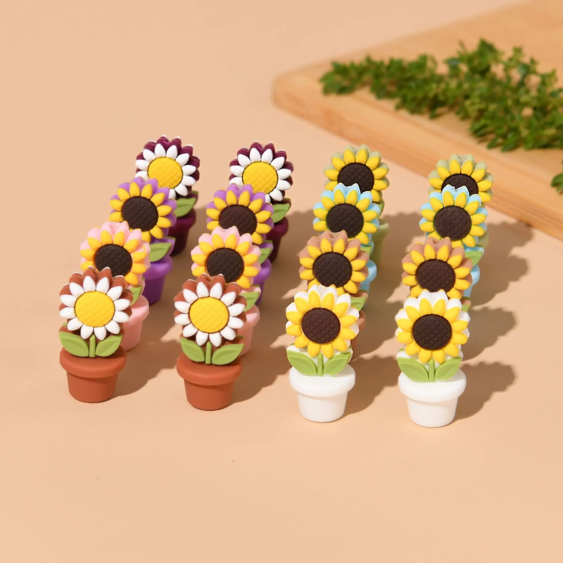 Hot Sale Food Grade Creative Diy Sunflower Pot Shaped Silicone Focal Beads Baby Teething Toys Keychain Accessories No reviews