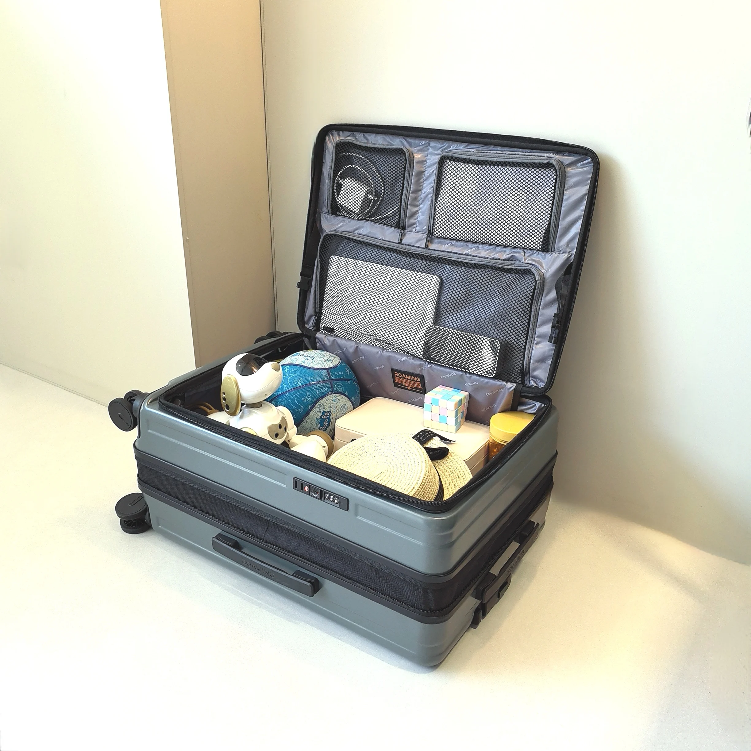 Factory wholesale high-quality durable PC  luggage bags with expandable layer big capacity trolley bag travelling luggage sets