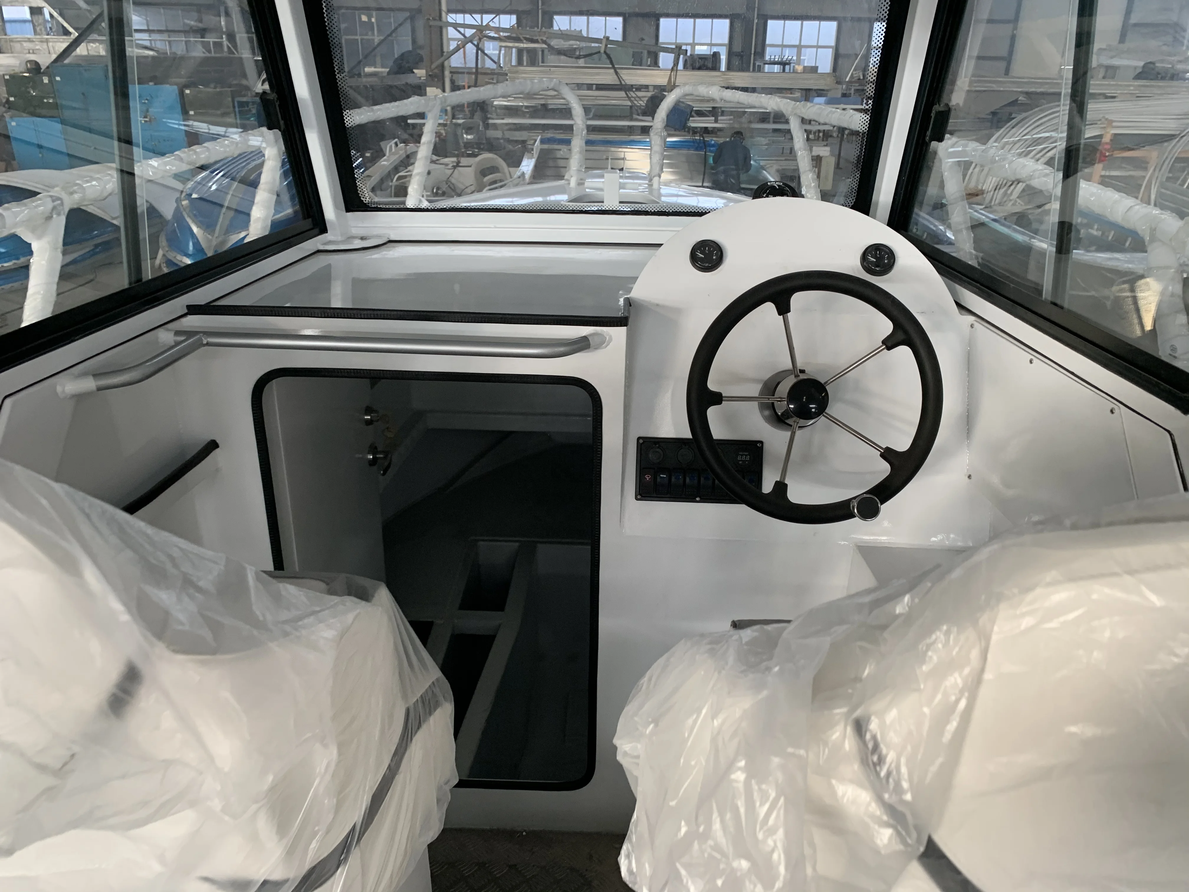 Deep v hull aluminum fishing boat center cabin model