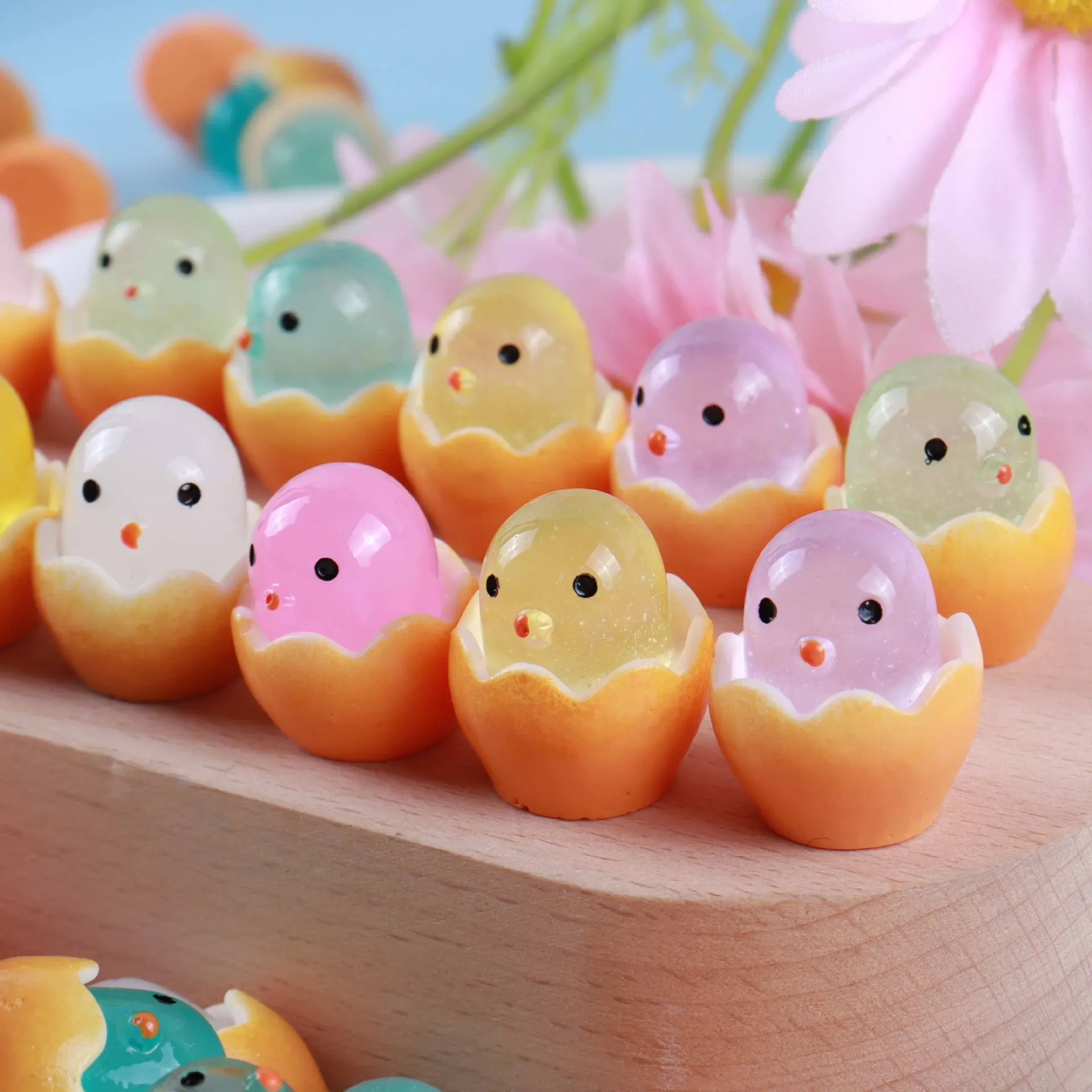 Glowing Eggshell Chick Resin Animal Figurines Toys Broken Shell Chicks Ornament Resin Crafts for Gifts Home Decorations