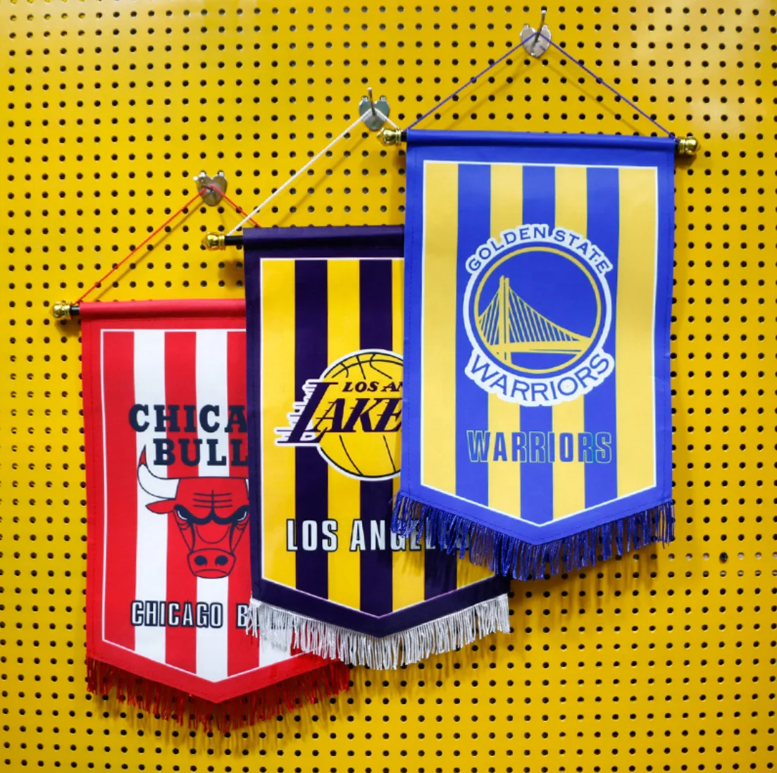 Sinohigher Flag Cheap Custom Mini small basketball NBA club satin exchange flag pennants