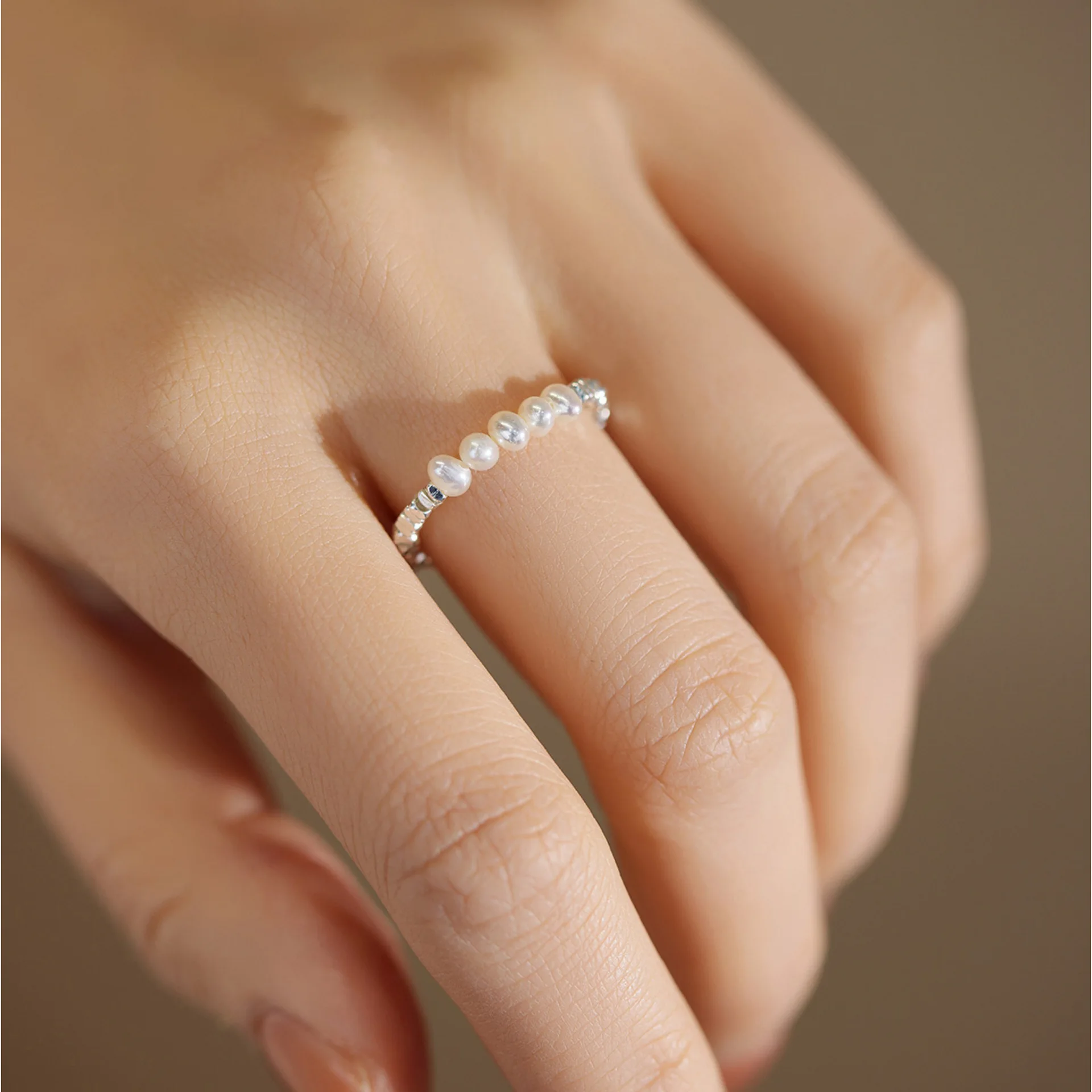 Factory Direct Delivery pearl ring hot sale round white pearl decorate silver ring wholesale