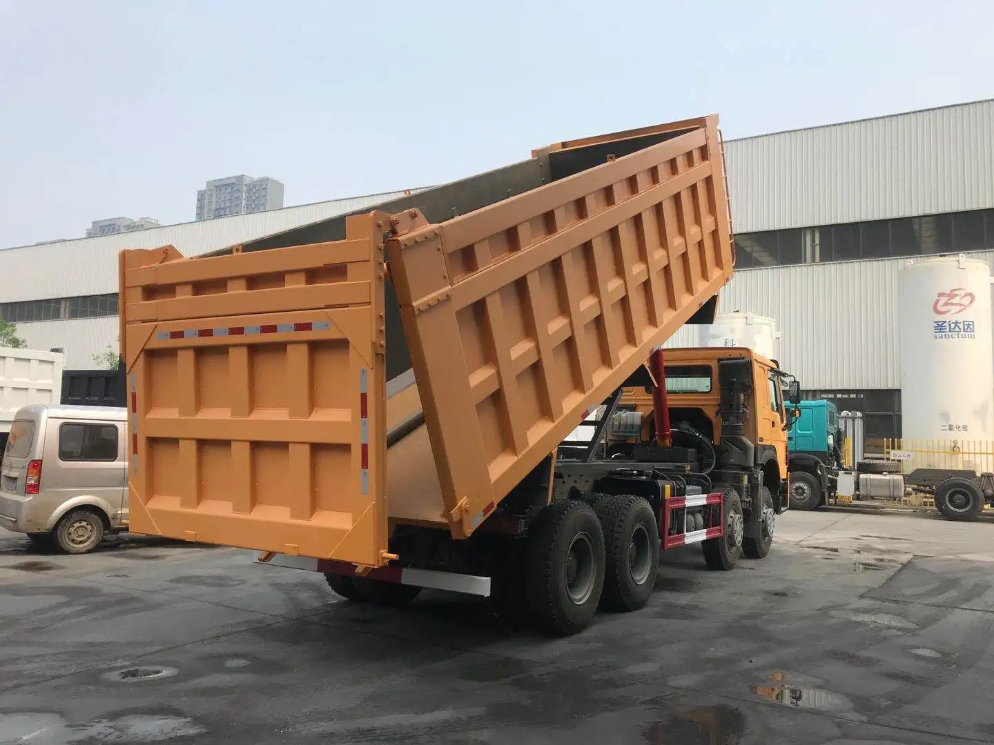 Sinotruck Flatbed Dump Truck Howo Tipper Mining Dump Truck Mining Haul Truck