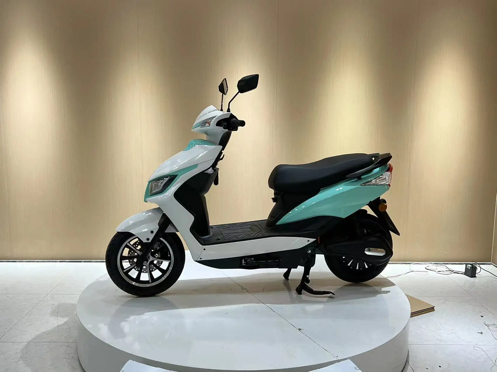 VIMODE 2023 new trend 800W 1000W 1200W electric moped with pedals long range electric motorcycle