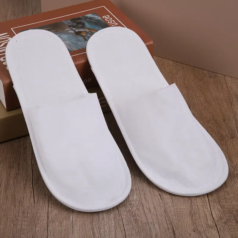 Одноразовые тапочки из нетканого материала