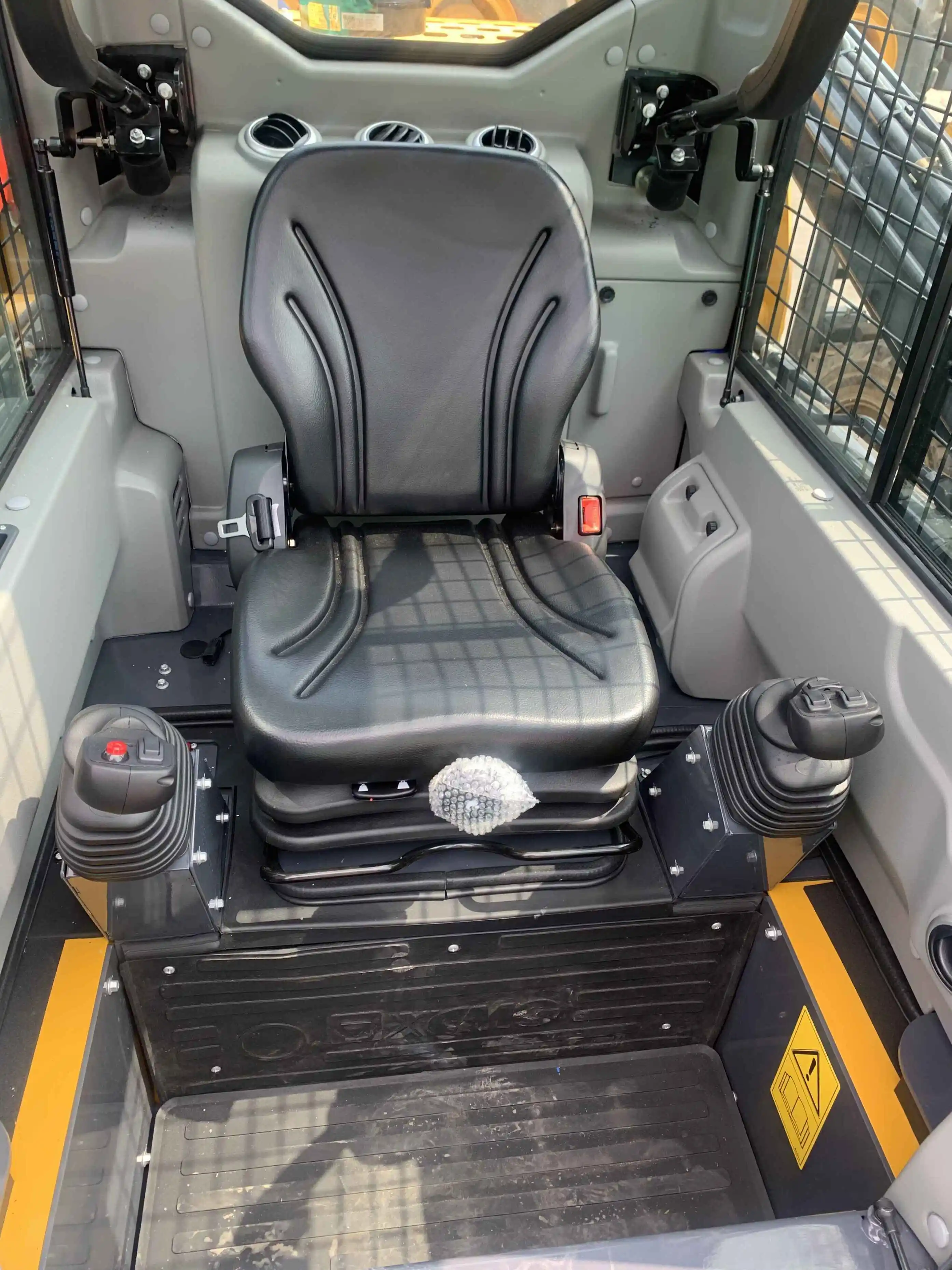 Civil Construction Machinery Skid Steer Loader XC760K Mini Loader from China Top Brand Factory for Russia