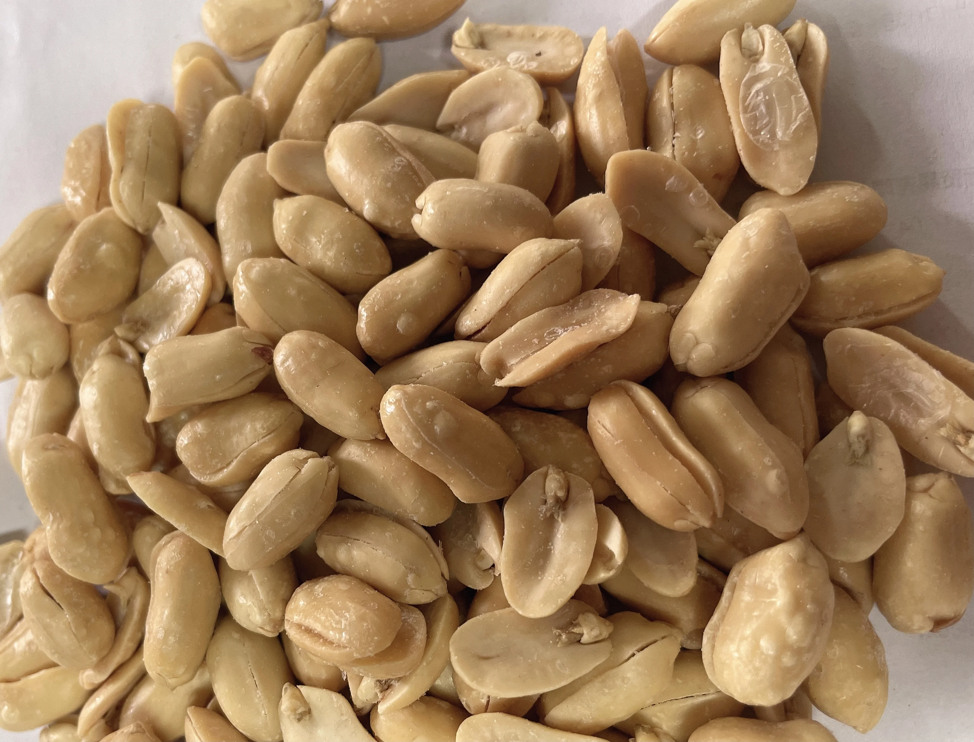 Жареные соленые арахисовые ядра без красной кожи