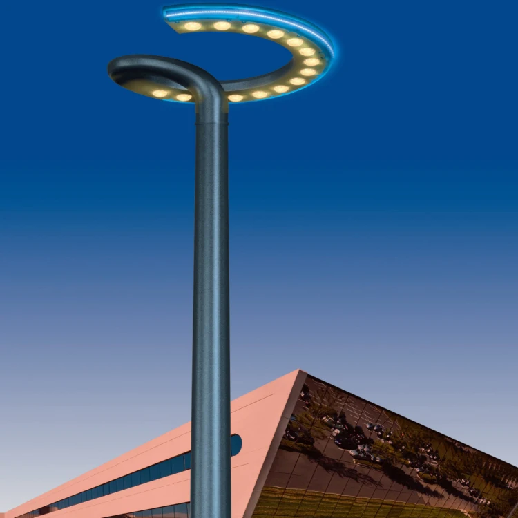 Садовый фонарь с высоким полюсом