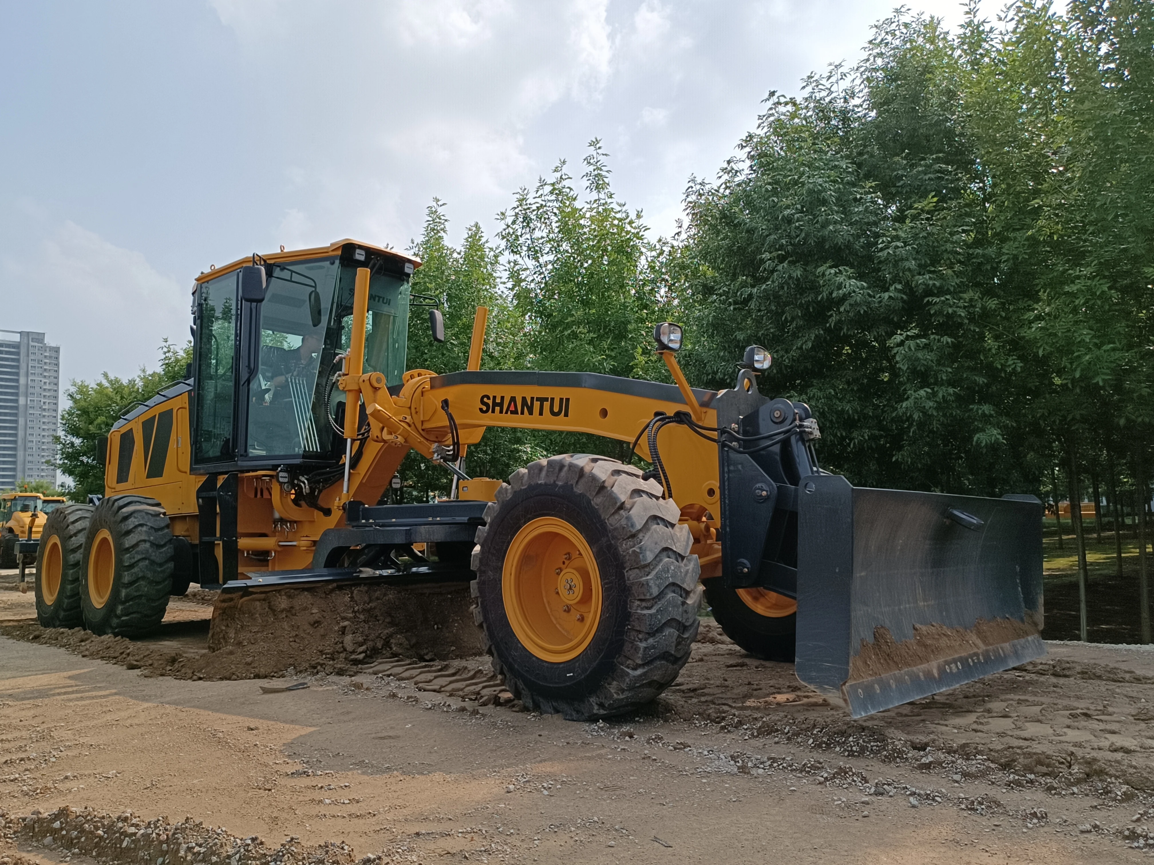 China famous Brand SG17-B6 Motor Grader Machine with with Ripper and Blade for Sale