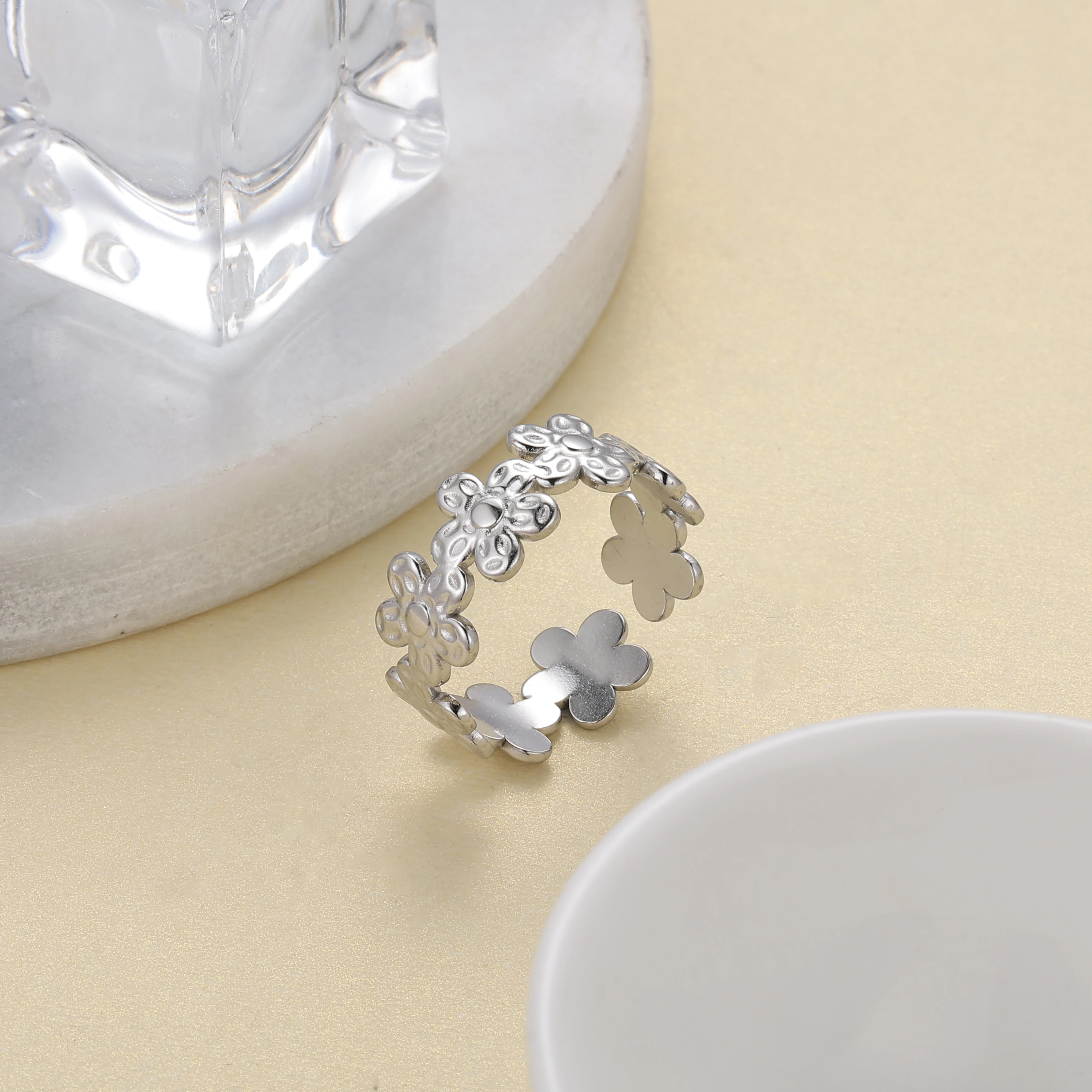  2021 Ins hot sale platinum plated stainless steel petal flower adjustable opening ring for