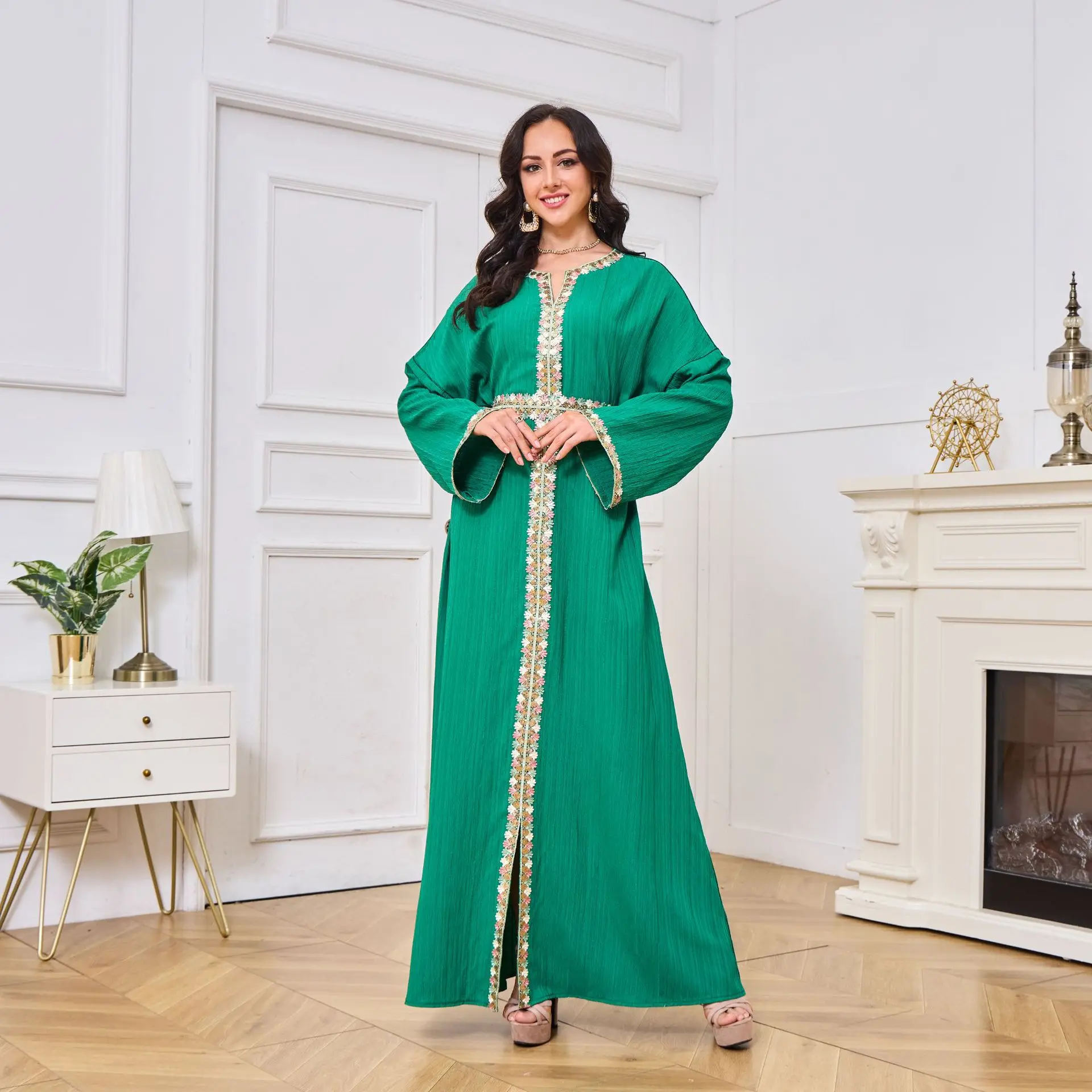 Luxury Dubai Robe Abaya Embellished Dress for Women Fashionable Moroccan Style Long Sleeve Made of Polyester Silk Plus Size