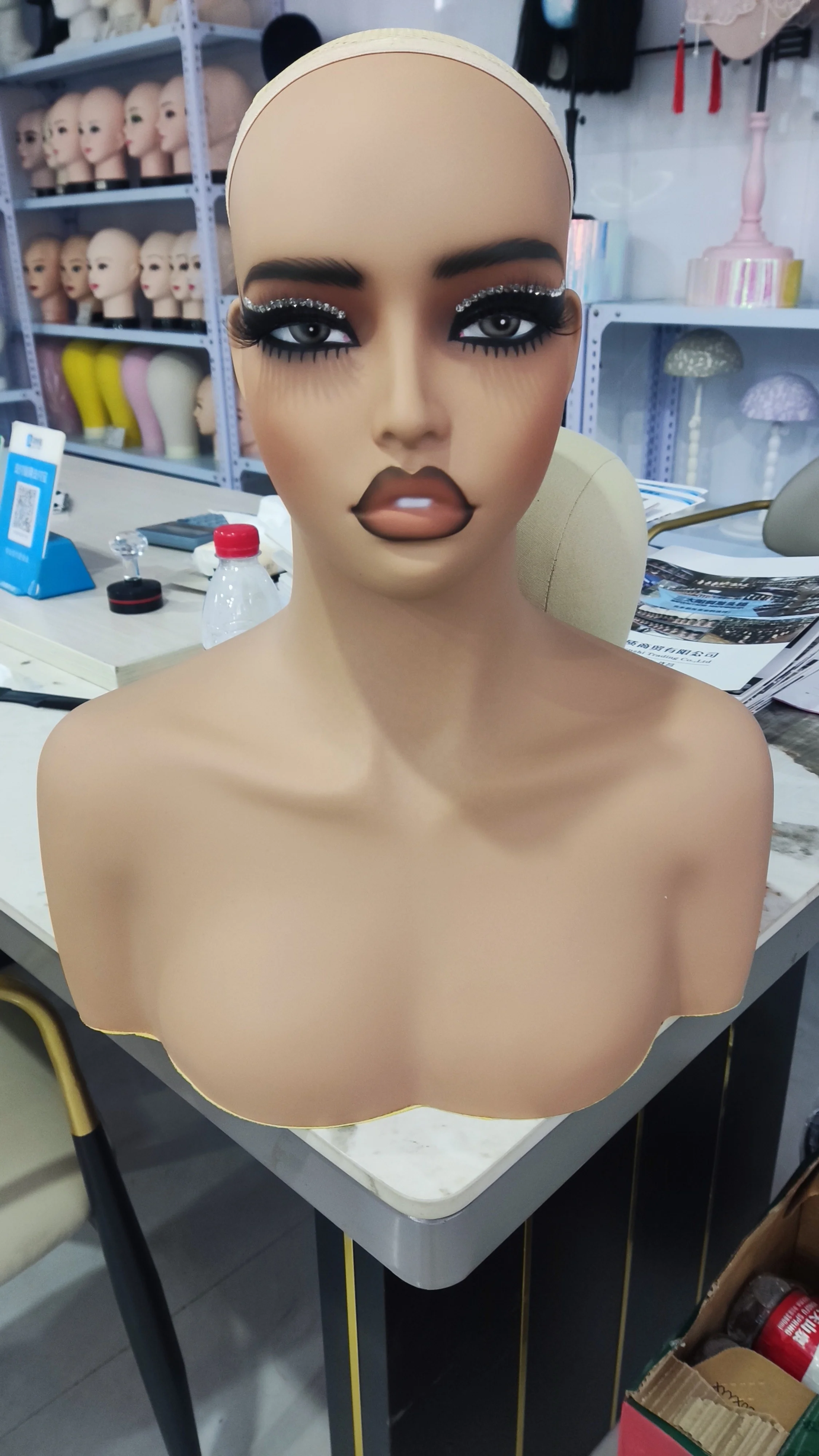 Realistic Pvc Mannequin Head With Shoulders African American PVC Mannequin head with makeup