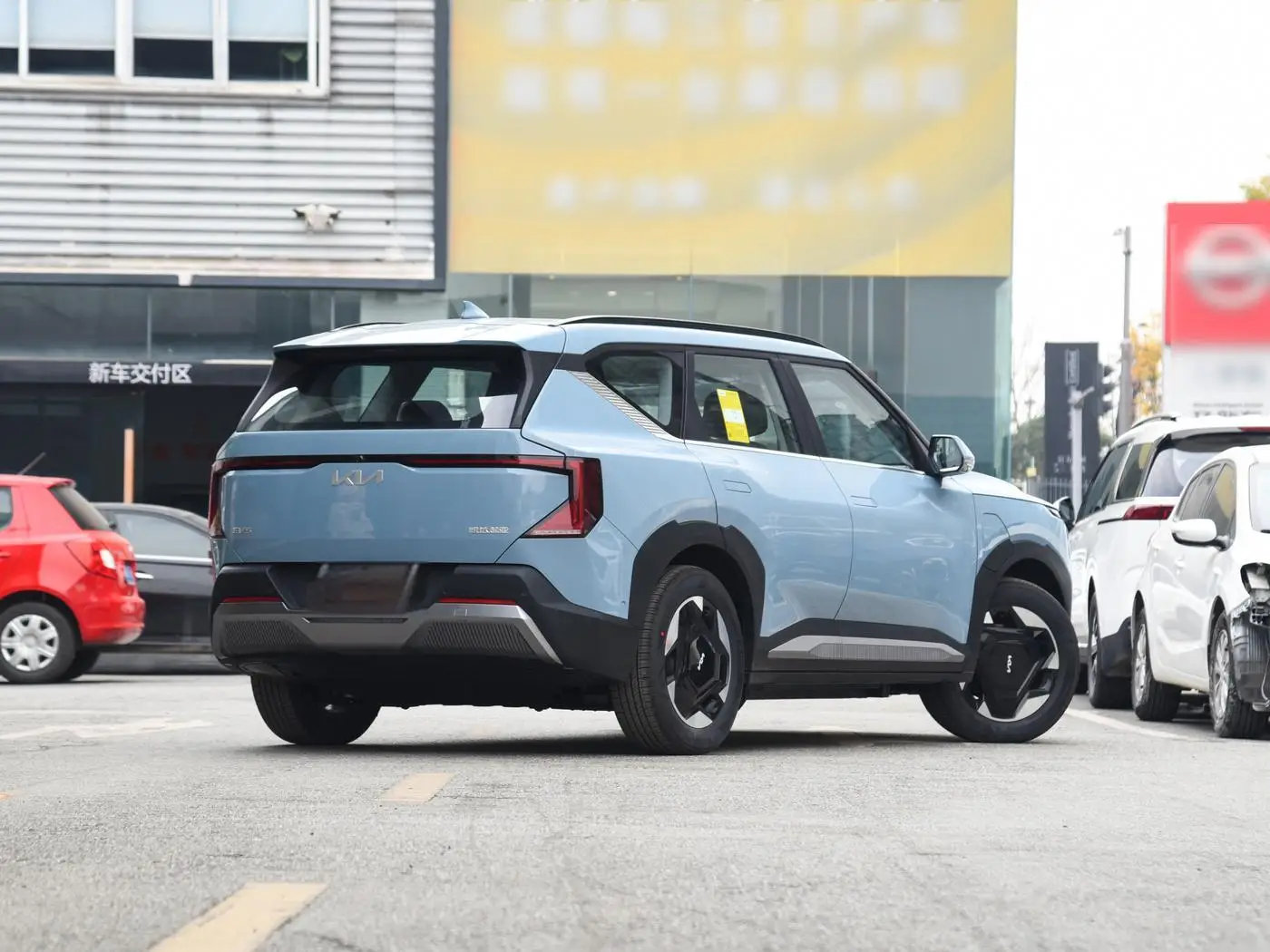 KIA EV5 2024 530 Lite New Energy FWD Compact SUV Ev Vehicle Made in China Pure Electric 530km  Range Kia Automobile for Adults