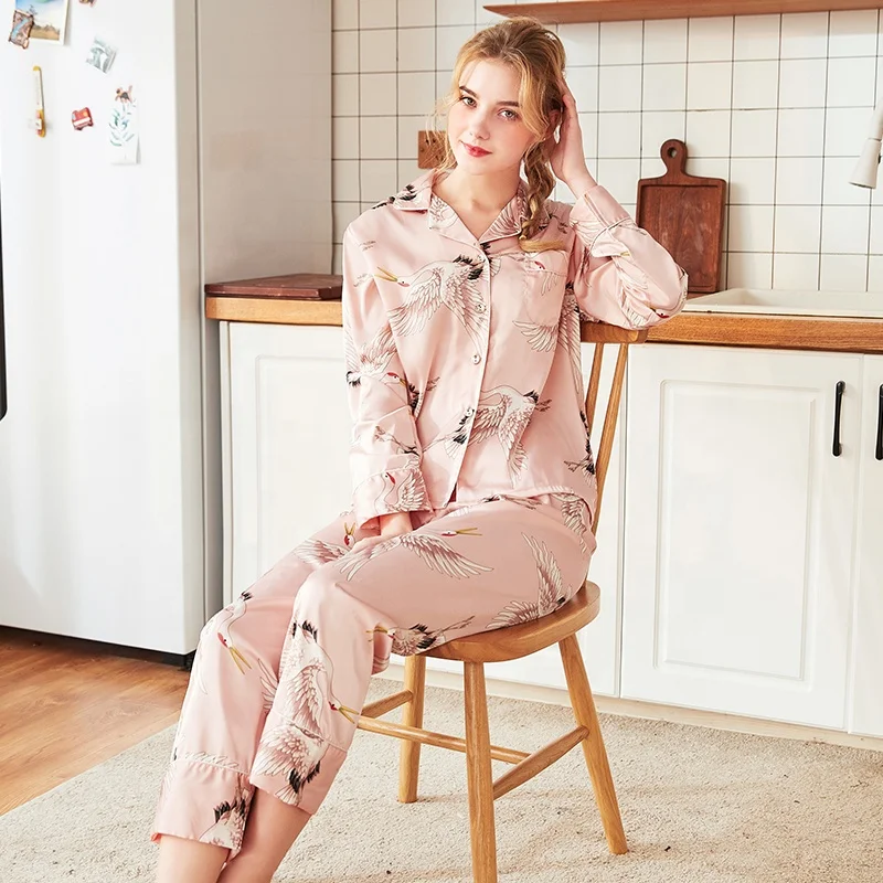 
2021 new design printing pink women v-nake silk pajama 