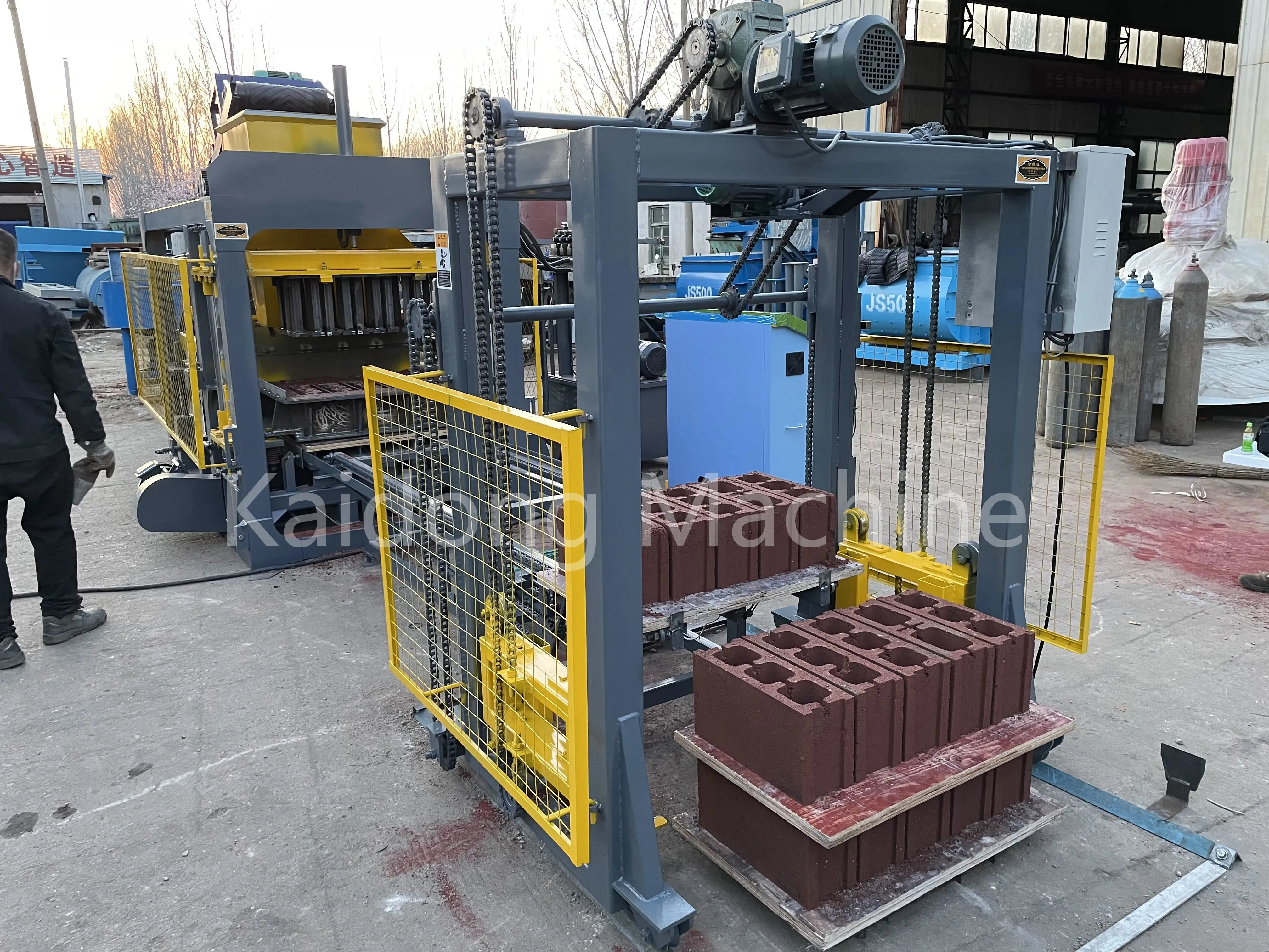 KAIQAIN QT4-15C Hot selling concrete brick molding machine cement brick block molds paving automatic brick making machine