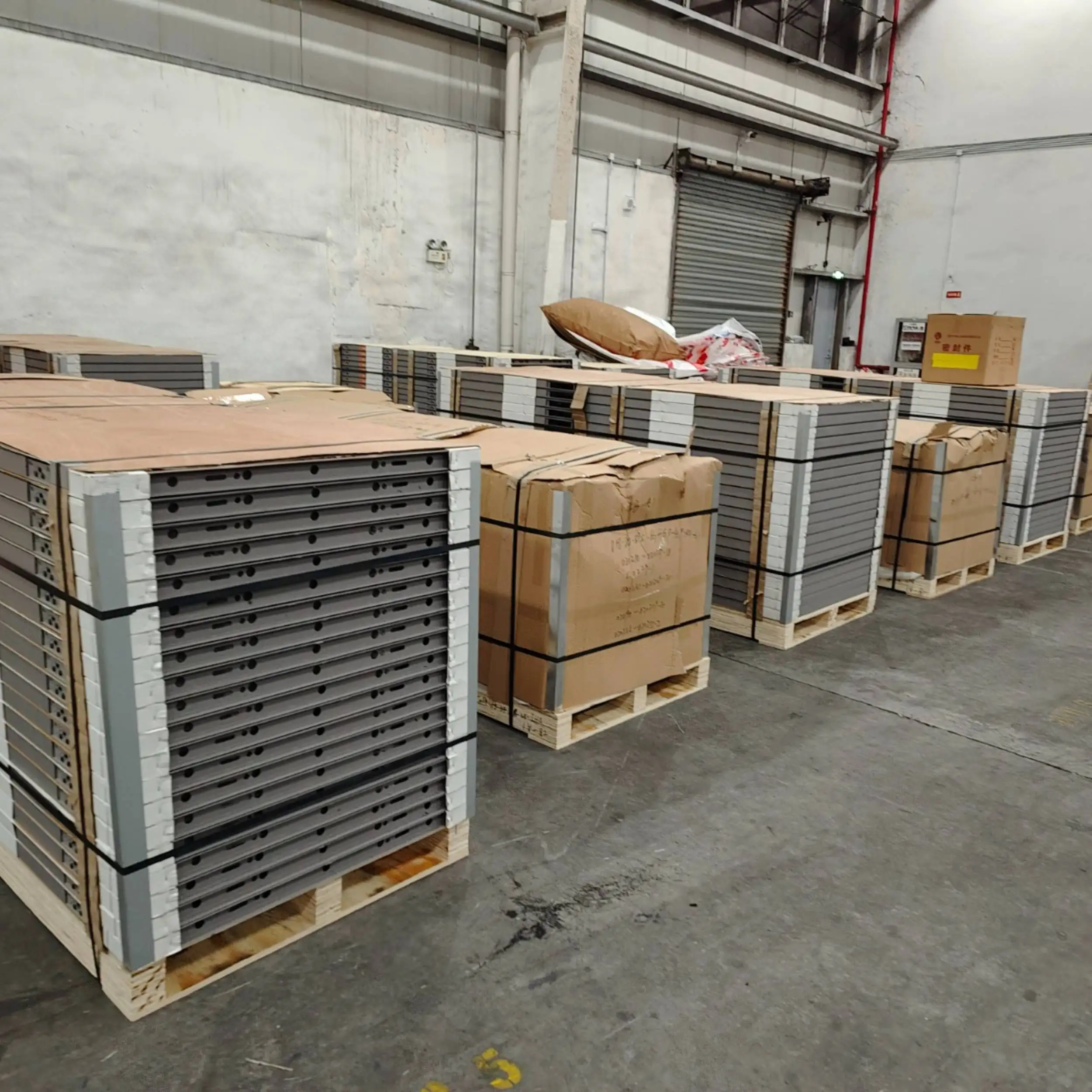 American Pre-machine White Steel 6-panel Molded Metal Doors with Frames for Houses