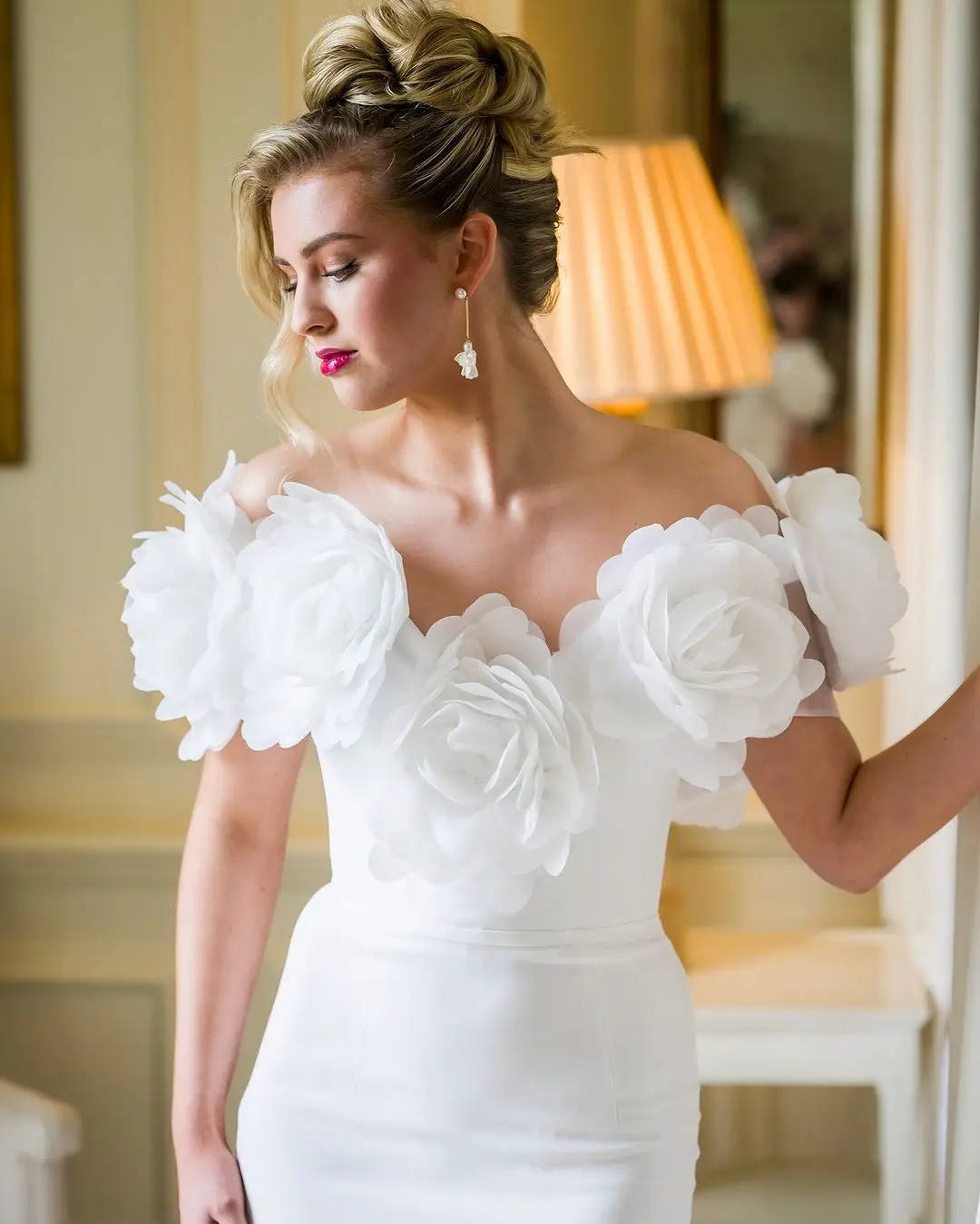 Mily Bridal MW068 Элегантное свадебное платье с открытыми плечами и 3D цветами атласное короткими рукавами платья для выпускного вечера русалкой торжественного свадебного торжества