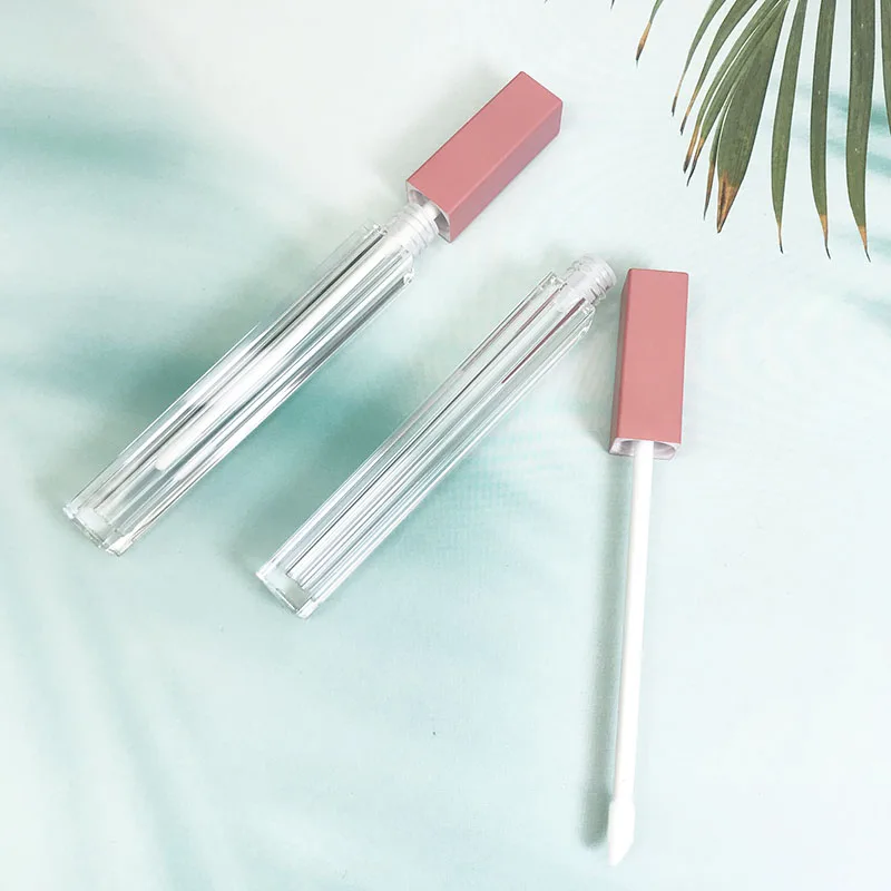 Factory Direct lip gloss tube with black  Non-stick lip gloss fragrance Waterproof she lip gloss