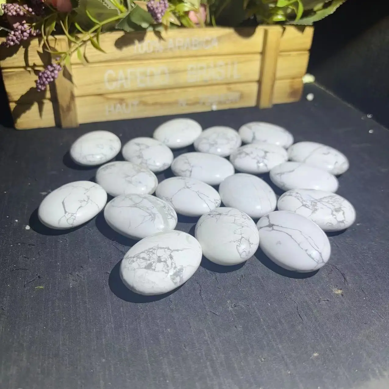 Best Quality Natural 4.5cm White Howlite Palm Stones Amazing Quality Howlite Gemstone Precious Beautiful Gemstones