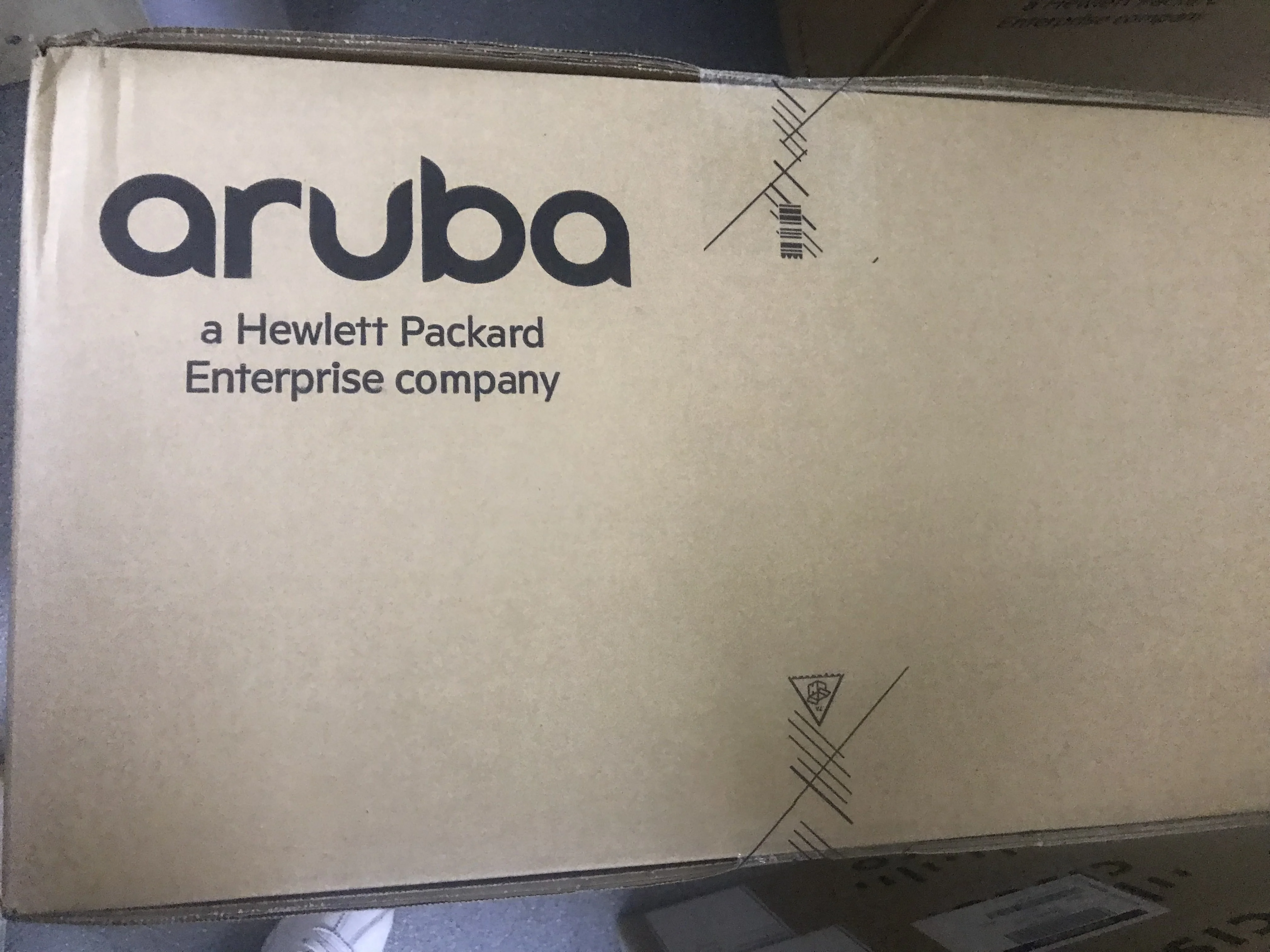 100% оригинальный розничный переключатель ARUB A J9821A 5406R zl2 J9990A 20p PoE + / 4p SFP v3 Mod JL086A X372 54VDC 680W