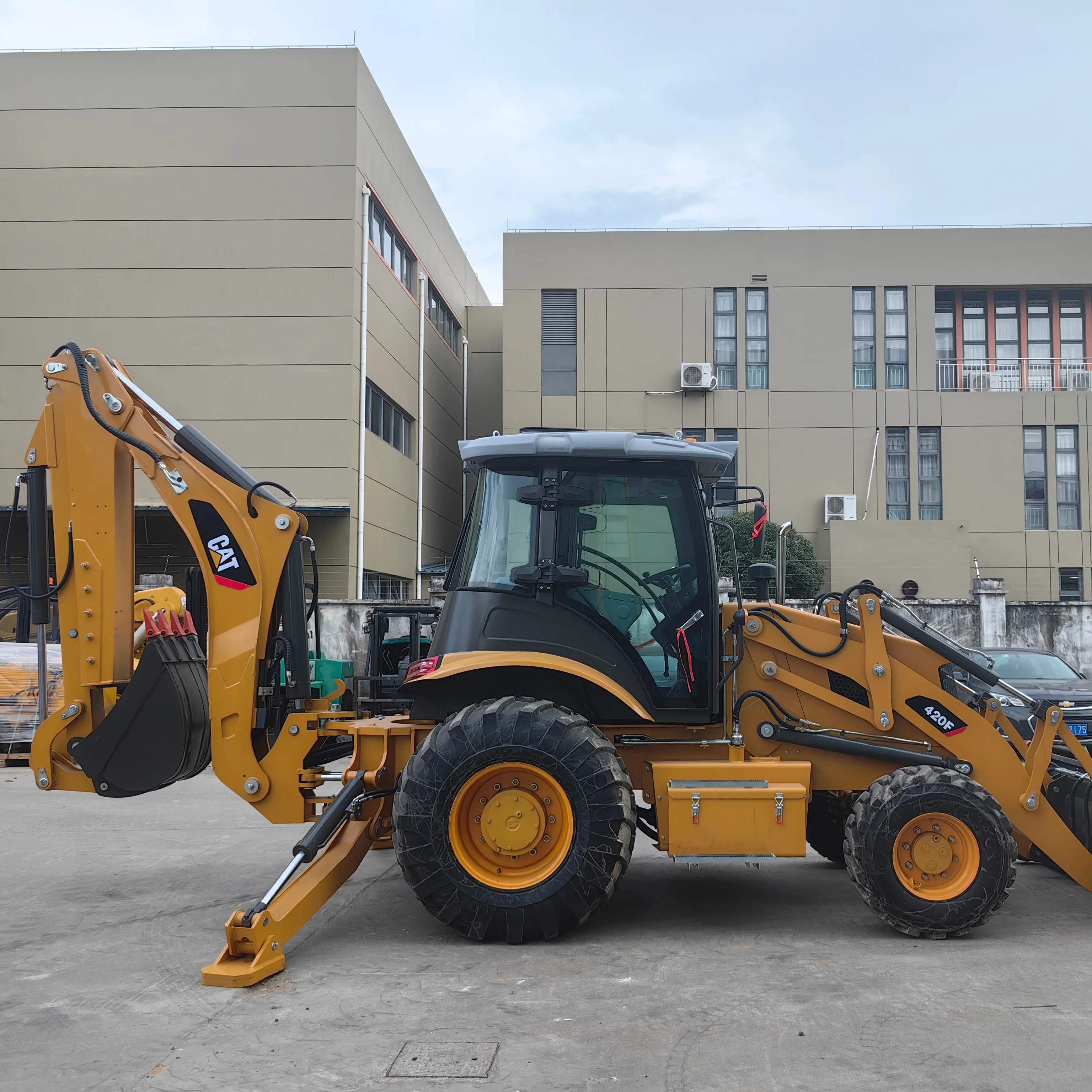 Best Condition Backhoes Used Caterpillar 420F 420F2 432F Japan Backhoe loader for sale