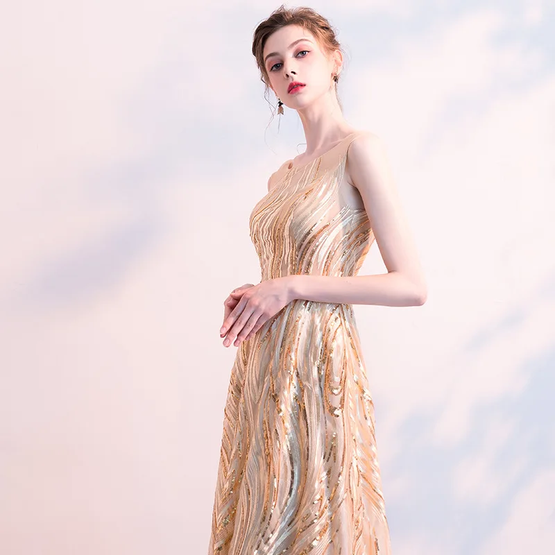 2024 Royal Style Wedding Gown Fashionable Light Luxury Classic Elegant with Lace Back Waistline Detail Half Sleeves ODM