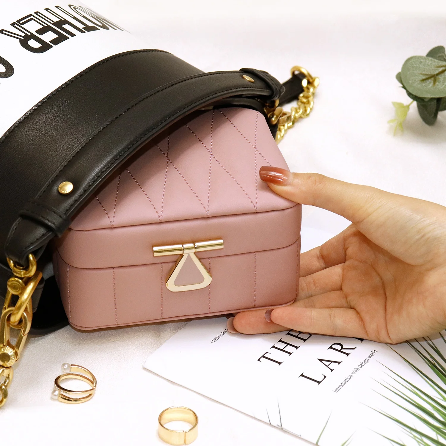 2022 Fast Delivery Low MOQ Leather Velvet Mini Organizer Boxes Customized Logo Jewelry Packaging Boxes Travel Storage Box Case