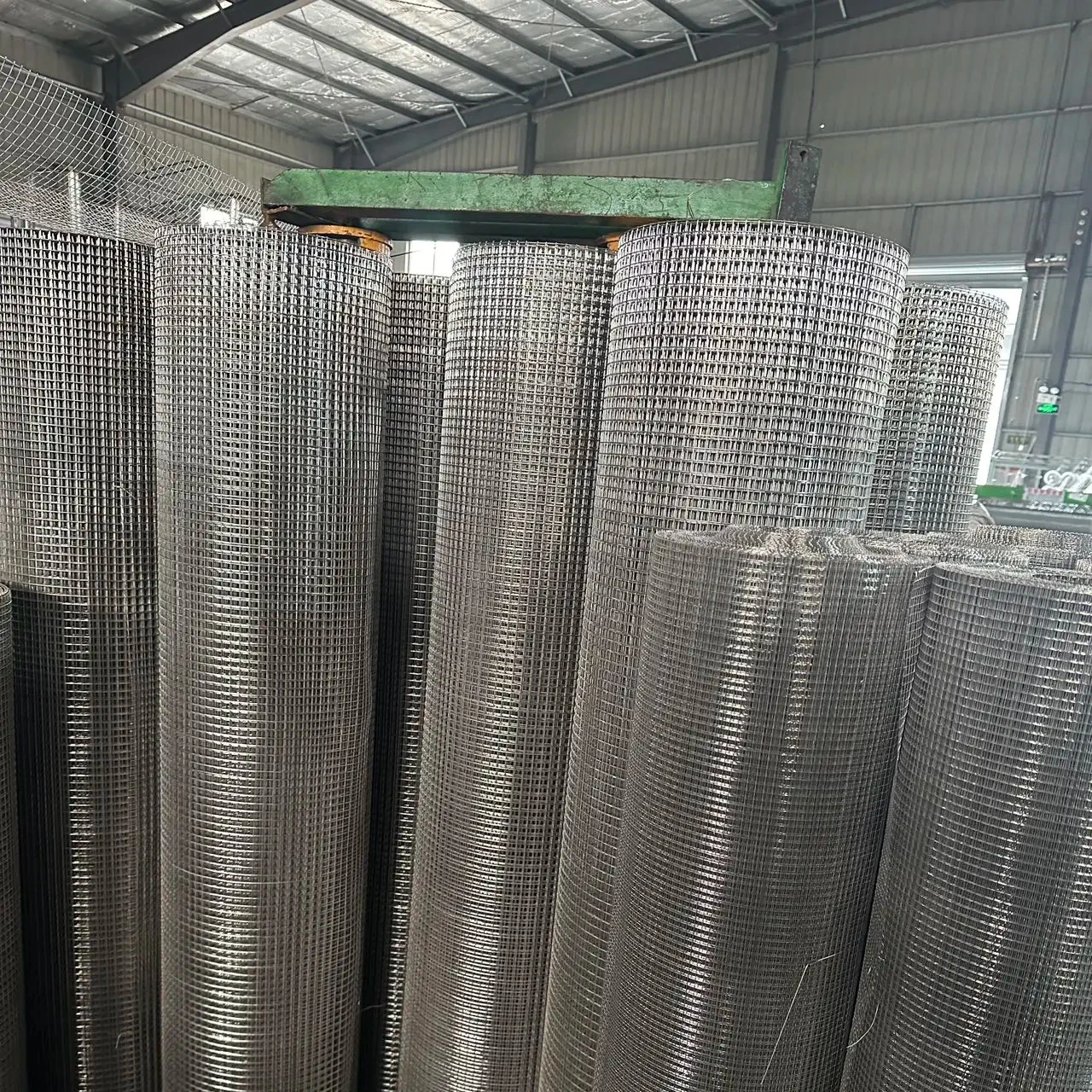 Factory price Hot sales High quality welded wire mesh in 12 gauge 6mm 8mm galvanized welded wire mesh