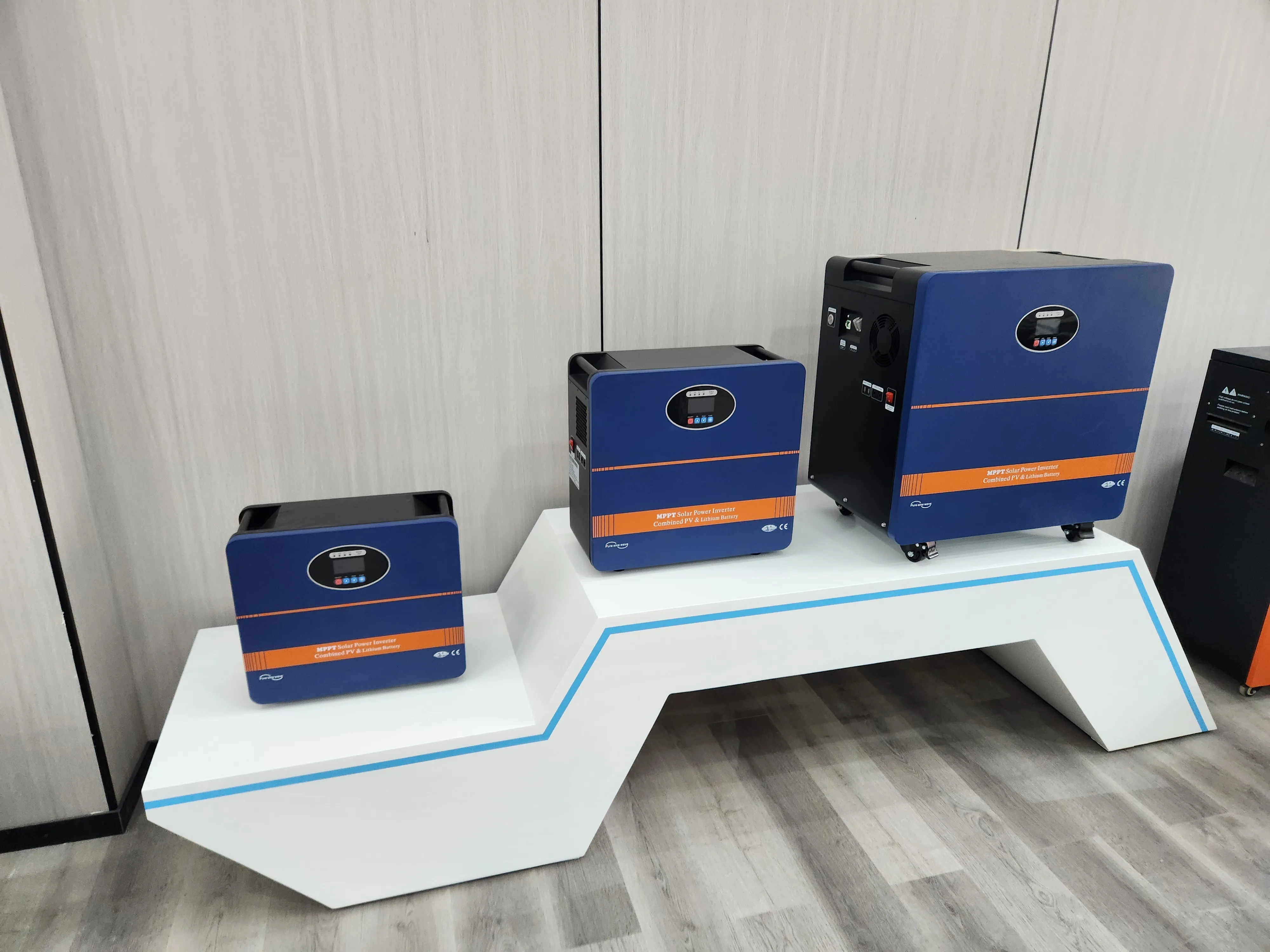 2200W Lithium Battery Bank Portable Power Station For Portable Power 2200W Portable Solar System
