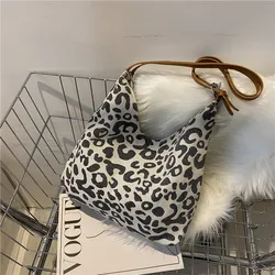 Leopard Print Large Capacity Large Bag Female 2022 New Trendy Net Red Retro Single Shoulder Underarm Bag Wholesale Tote Message
