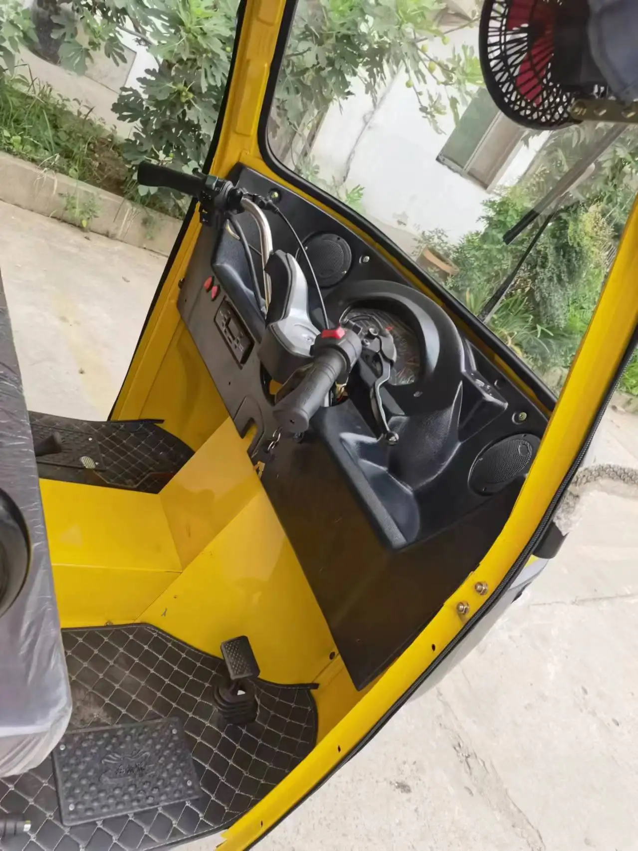 Лидер продаж 6-8 пассажирский трехколесный мотоцикл Tuk Rickshaw бензиновый для продажи