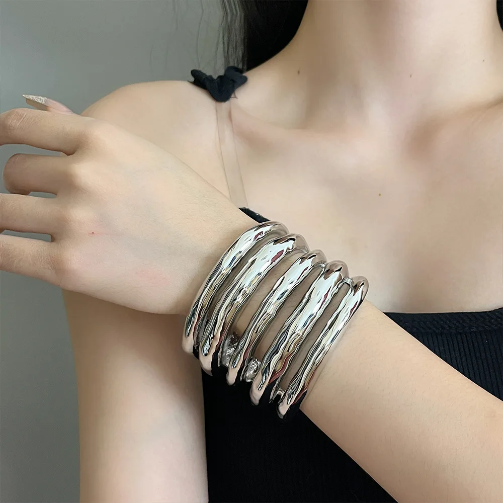 2024 New Arrival Exaggerated two tone open alloy vintage chunky bracelet metal leather splicing wide coil cuff metal bracelet