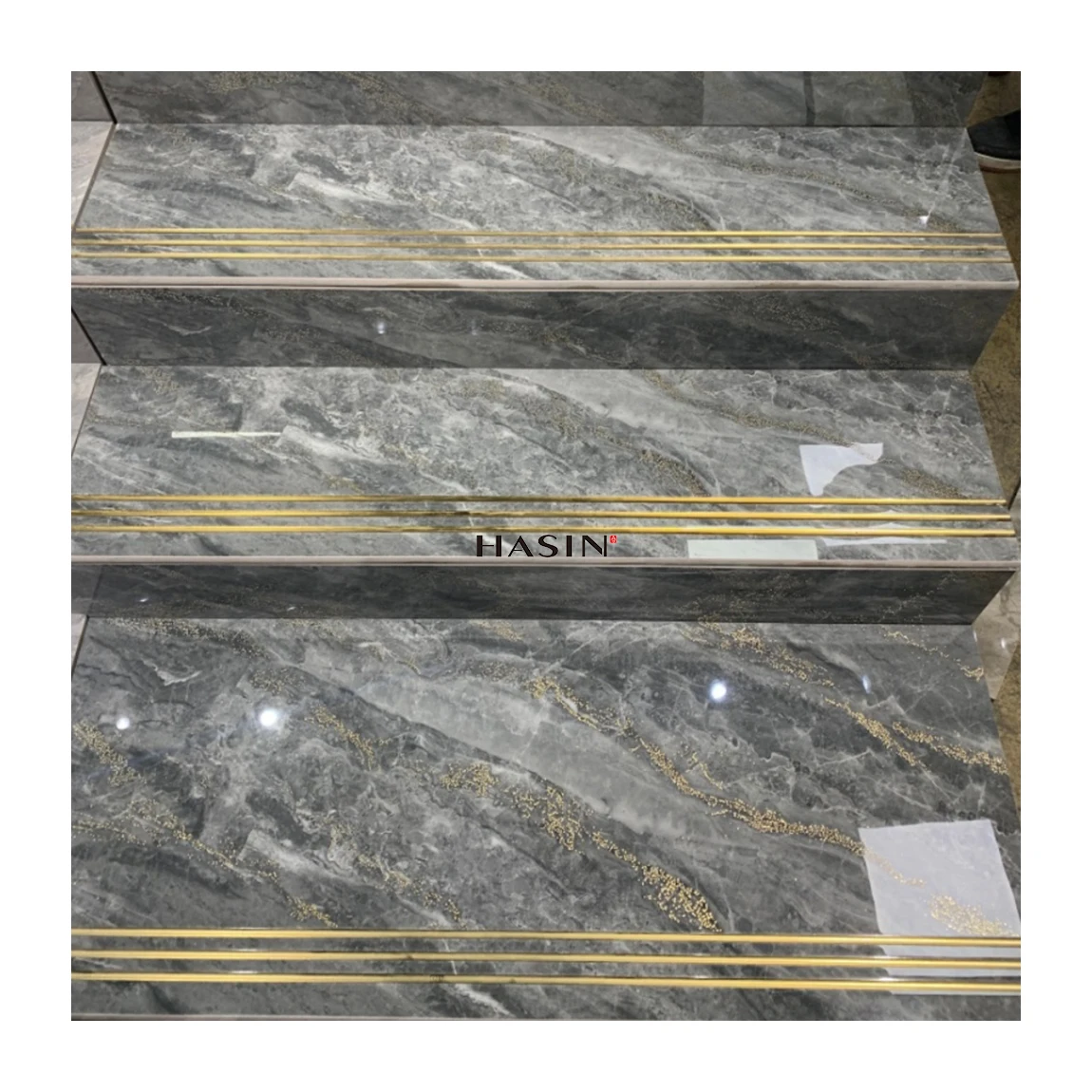 Customized Porcelain Tiles For Stairs Grey Color Carrara White Glossy Porcelain Marble Tiles For Stairs Made In China
