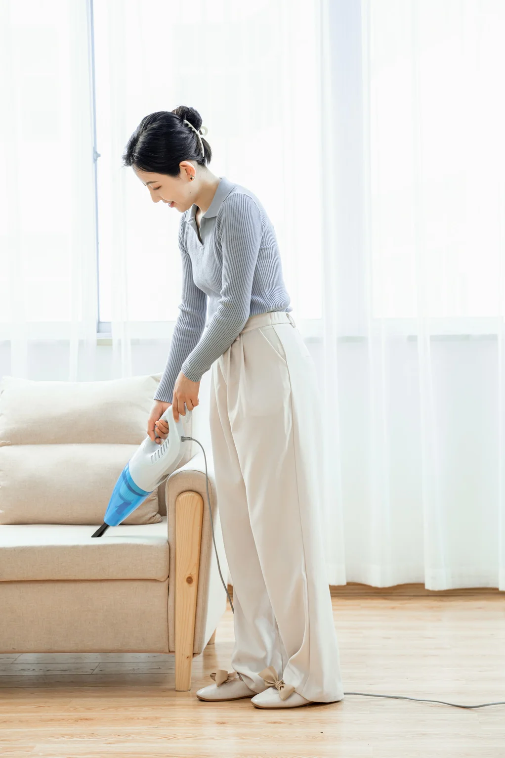 2022 Hot sale powerful 2 in 1 portable smart  vacuum cleaner with nine accessories 650W big power vacuum cleaner