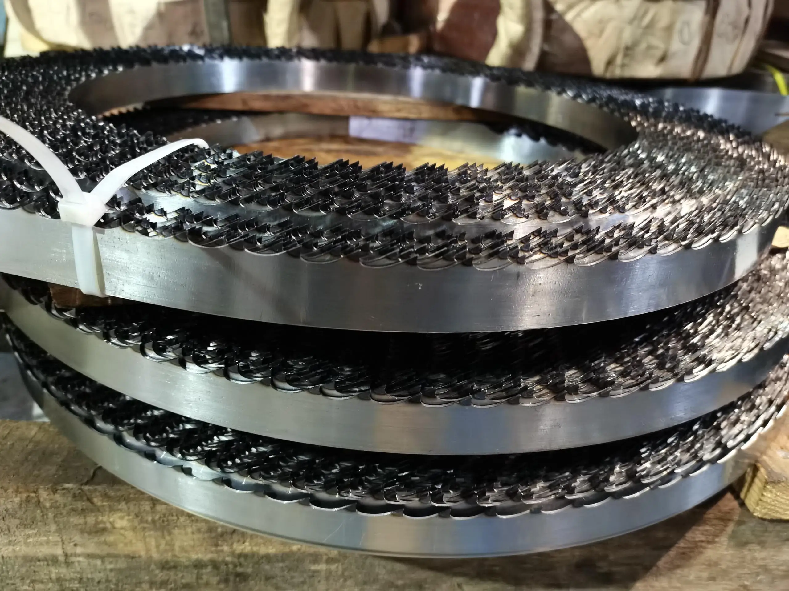 Industrial Wood Furniture Sawmill 4.25m Diameter Double Hard Band Saw Blades Woodworking multi-blade quenched saws