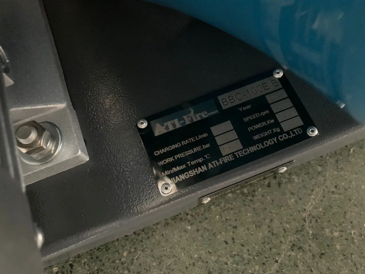 Efficient, powerful, convenient to carry, high-performance air compressor (powered by electricity or oil)