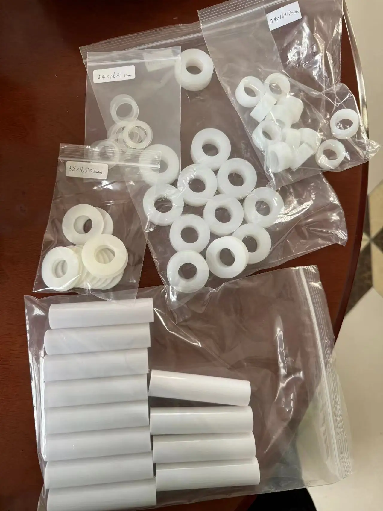 Поликарбонат белая шайба 24 мм наружный диаметр x 16 внутренний 2 длина