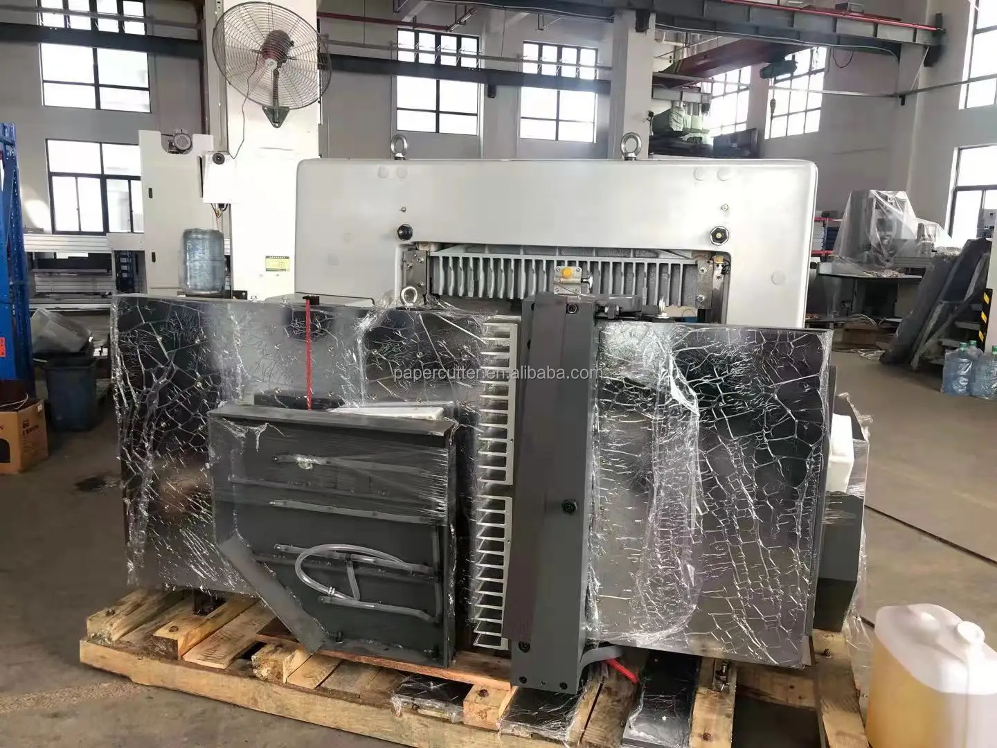 Automatic A4 hydraulic program paper cutting machine guillotine cutting machine paper