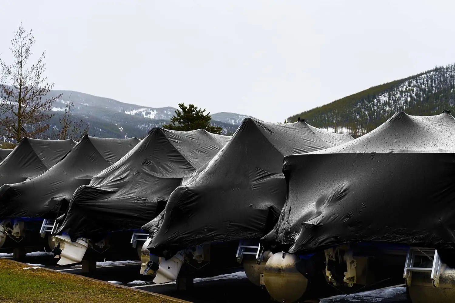 Linyi PE Tarpaulin Large Emergency Tent Lightweight Compact Rescue Shelter PE Foil Survival Tent for Camping Hiking Outdoor