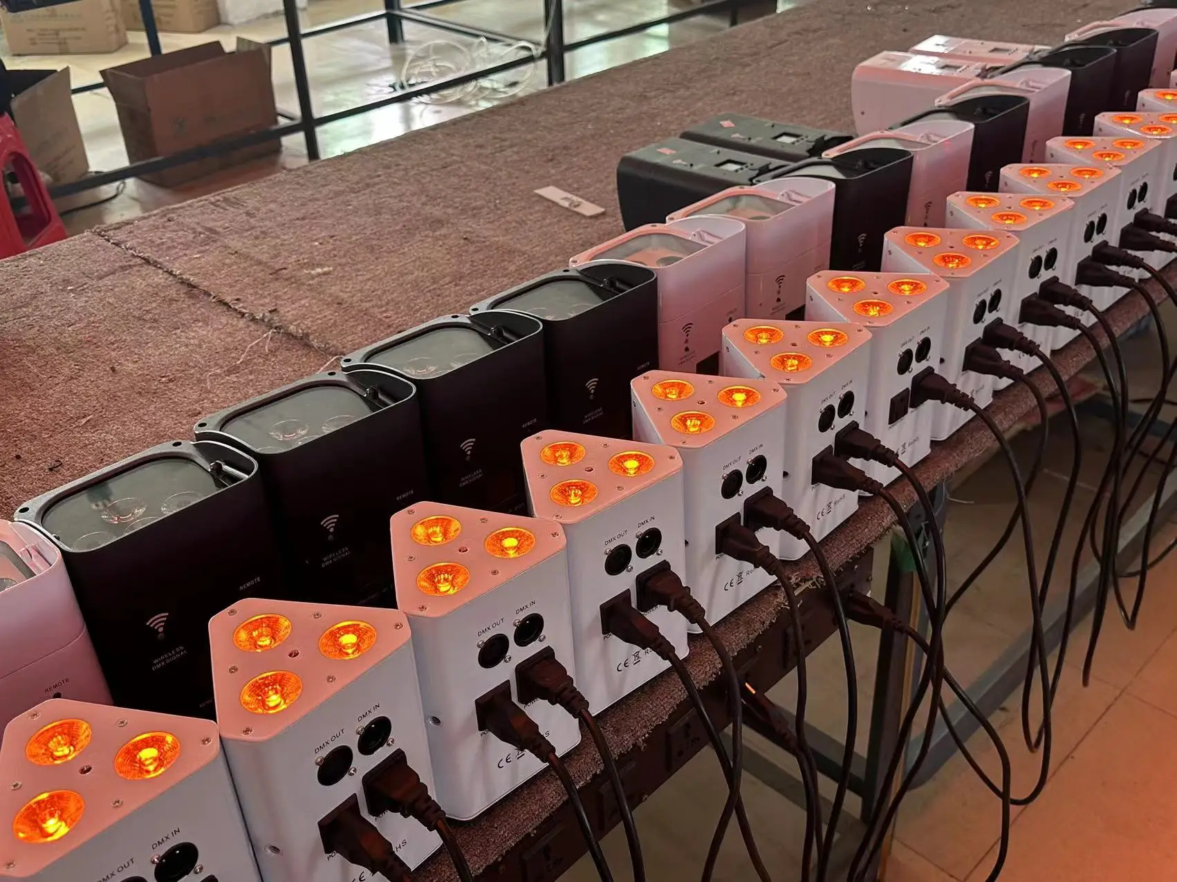 Tri Beam 3x10W wireless DMX battery LED wall washer achieve dynamic lighting effects while enjoying of wireless operation