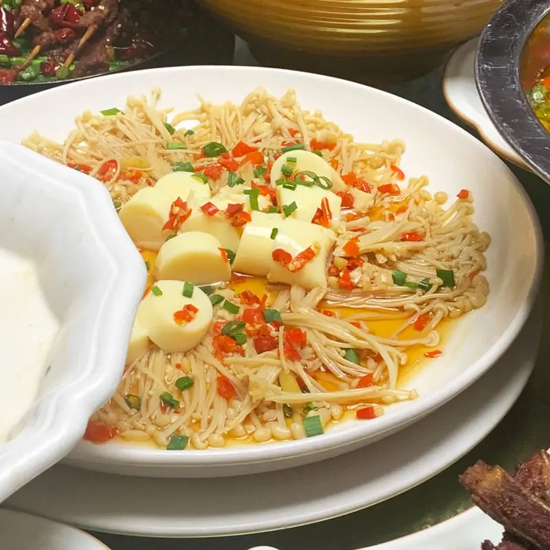 China Finc Fresh Enoki Mushroom Factory Production Large-scale Cultivation High-quality Mushrooms