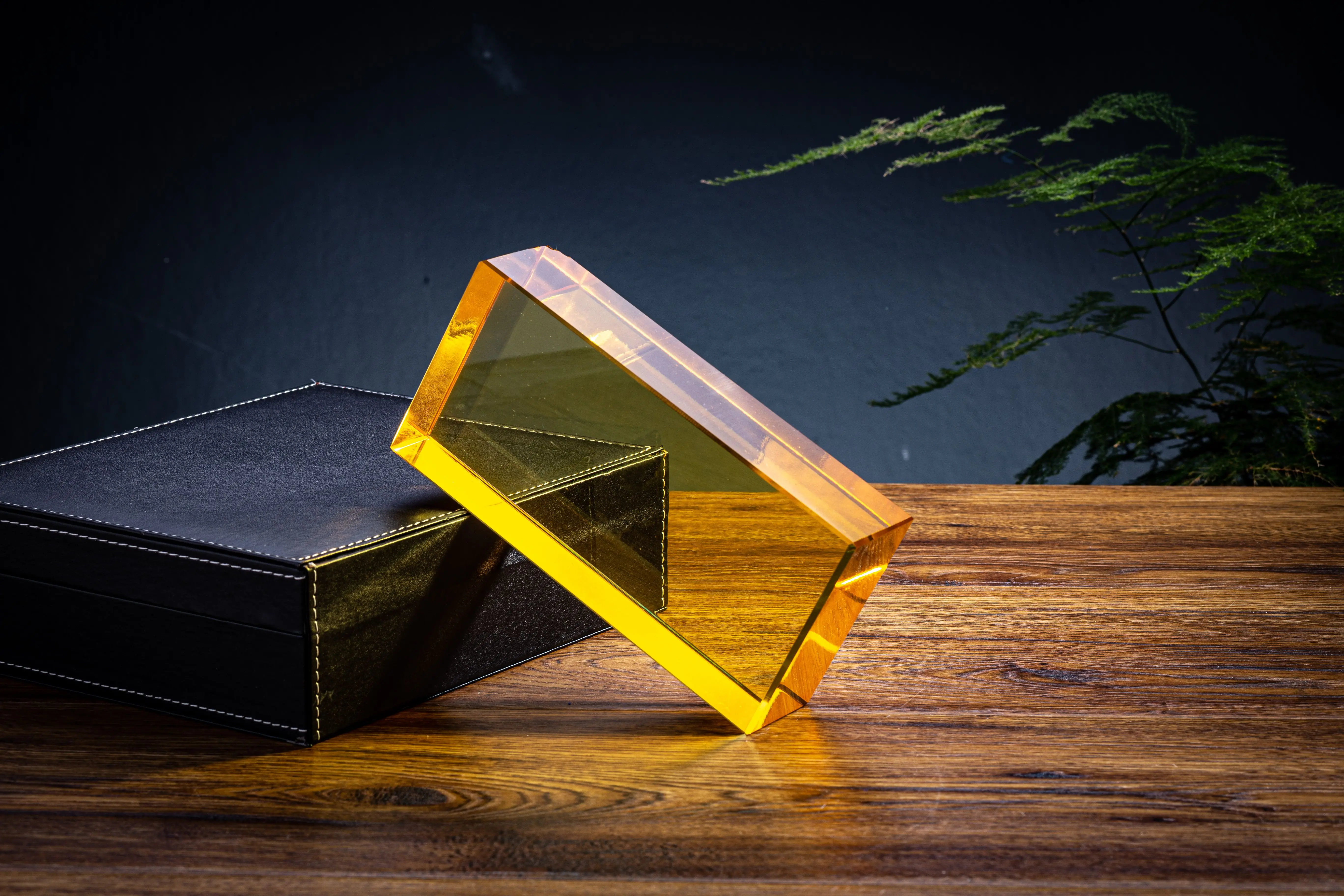 China Factory Supply 200x100x50mm K9 Perforated Brick Solid Hot-Melt Glass Brick