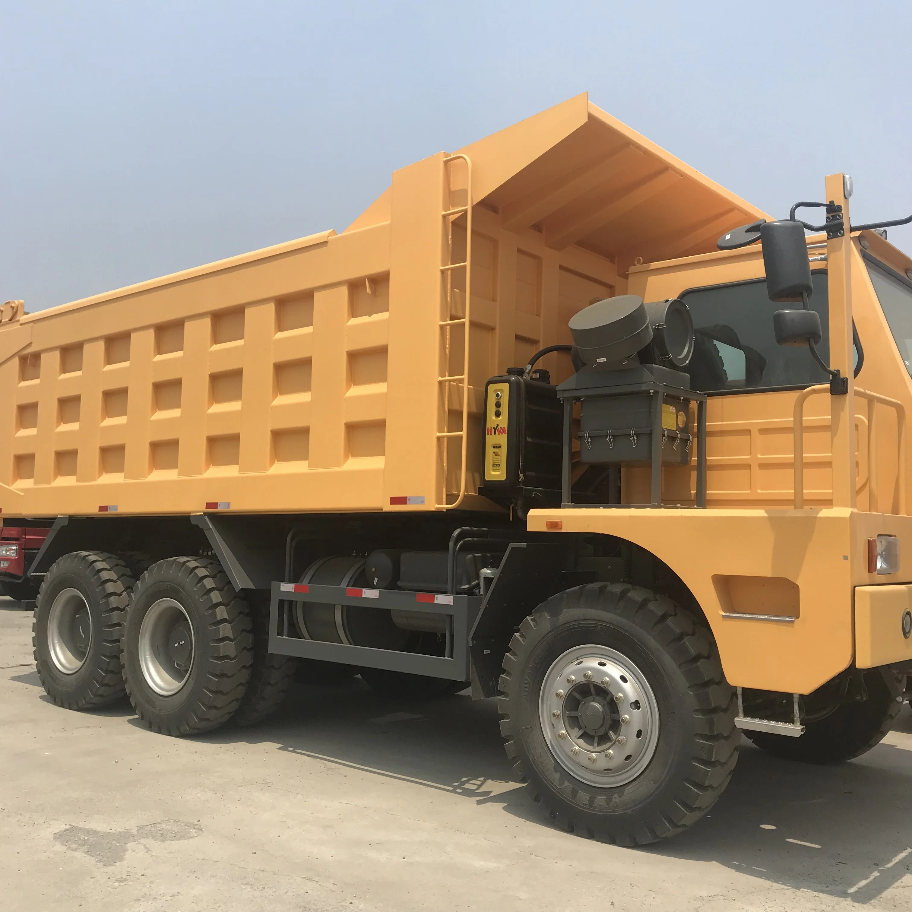 Низкая цена SINOTRUK 6x4 70 тонн горный самосвал для