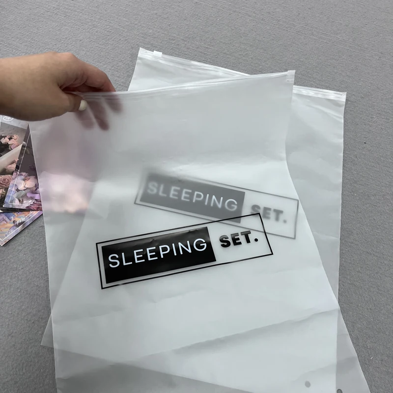 Custom Printed Ziplock Bags Poly Packaging Bags for Clothes Tshirt Reusable EVA Frosted Zipper Plastic PE Clothing Packaging LD